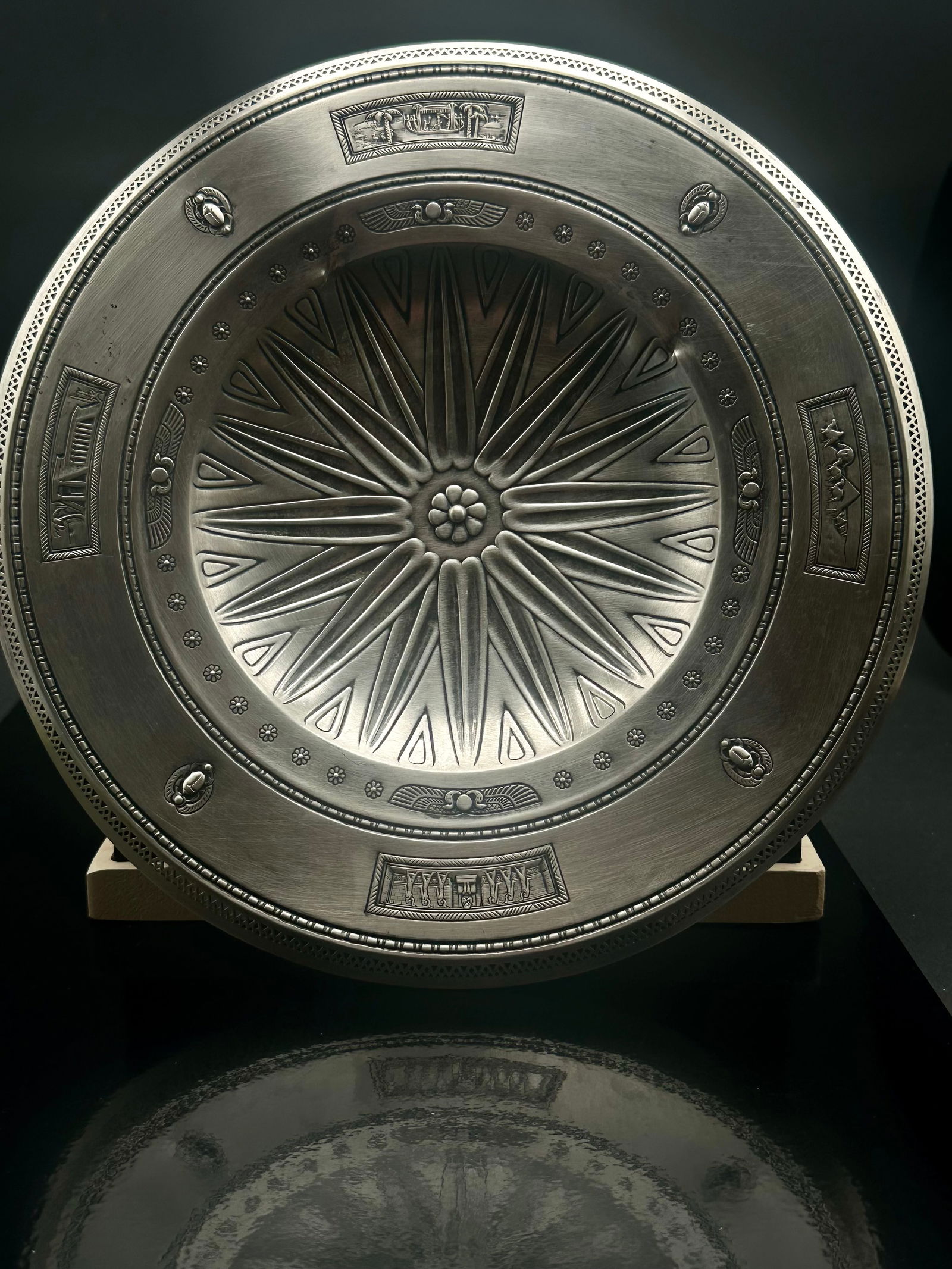 Antique Frank M. Whiting & Co. Sterling Silver Egyptian Revival Plate – 330g (1 of 13)