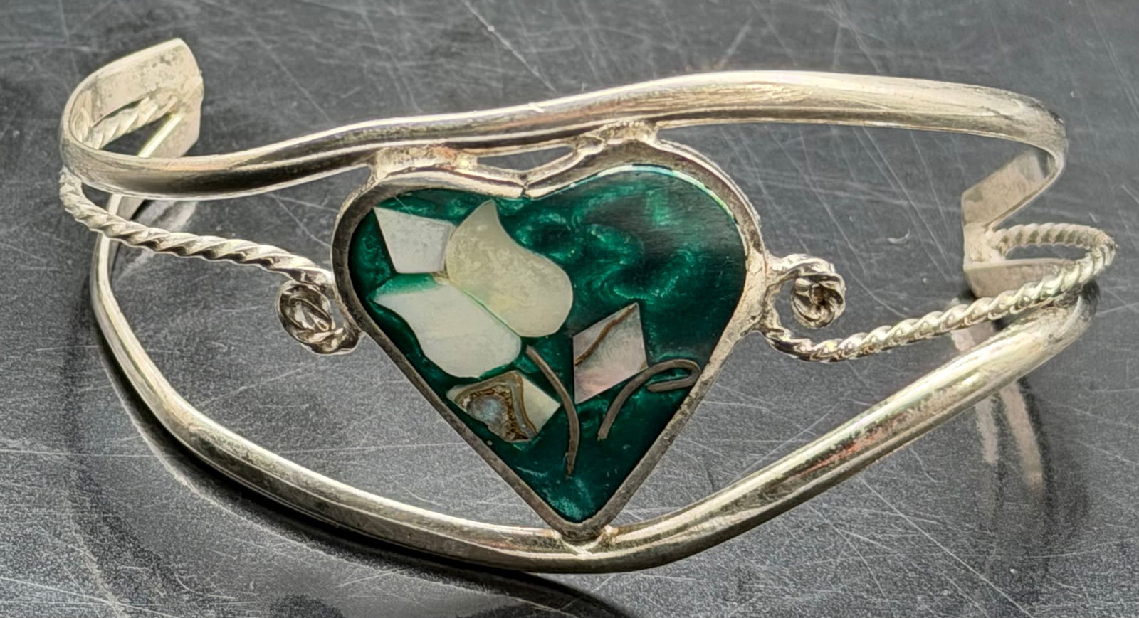 Vintage Sterling Silver Inlay Cuff Bracelet & Ring Set – 21g: Vintage sterling silver matching open cuff bracelet and ring featuring colorful stone/shell inlay in a modernist, artisan design. The bracelet has a heart-shaped inlay centerpiece with twisted wire de