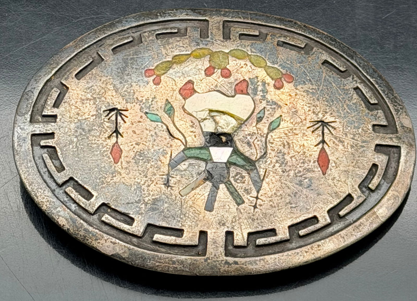 Vintage Sterling Silver Inlay Belt Buckle Kokopelli Design – 71g: Large vintage sterling silver belt buckle featuring a colorful Kokopelli figure with cactus and plant inlay in a classic Southwest / Native-inspired design. The buckle has a bold oval shape with a cut