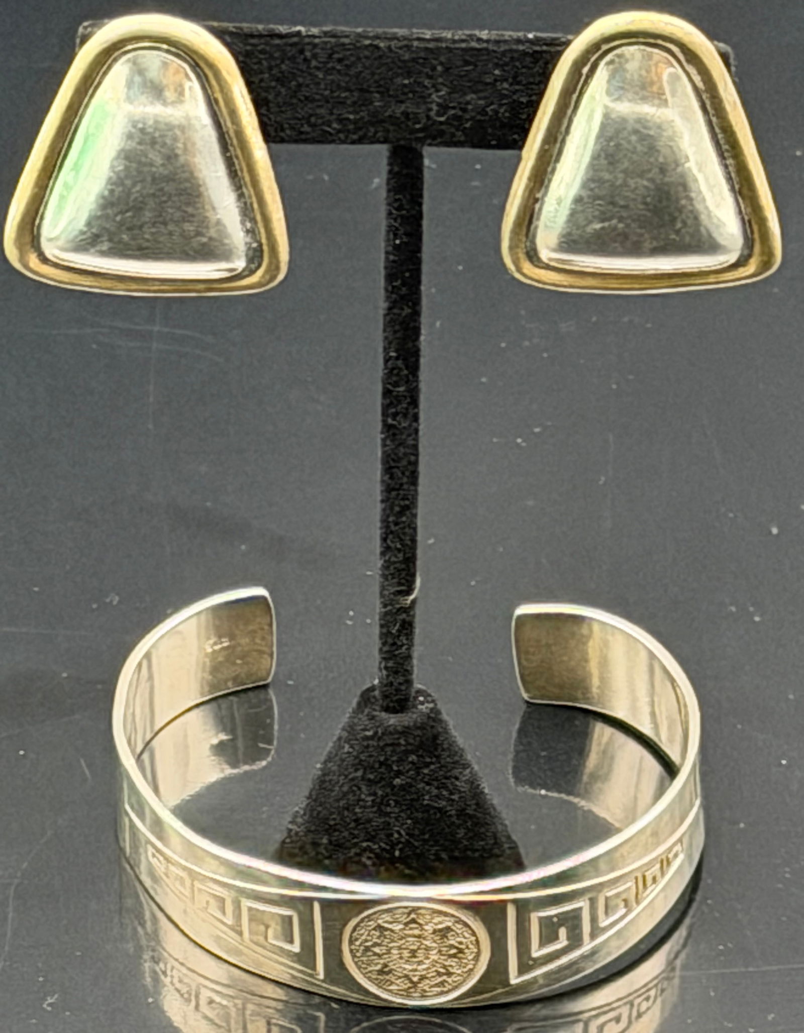 Sterling Silver Cuff Bracelet & Earrings Set – Greek Key Design – 50g: Elegant sterling silver jewelry set featuring a wide cuff bracelet with classic Greek key pattern and center medallion, paired with matching geometric stud earrings. Polished finish with a bold yet ti