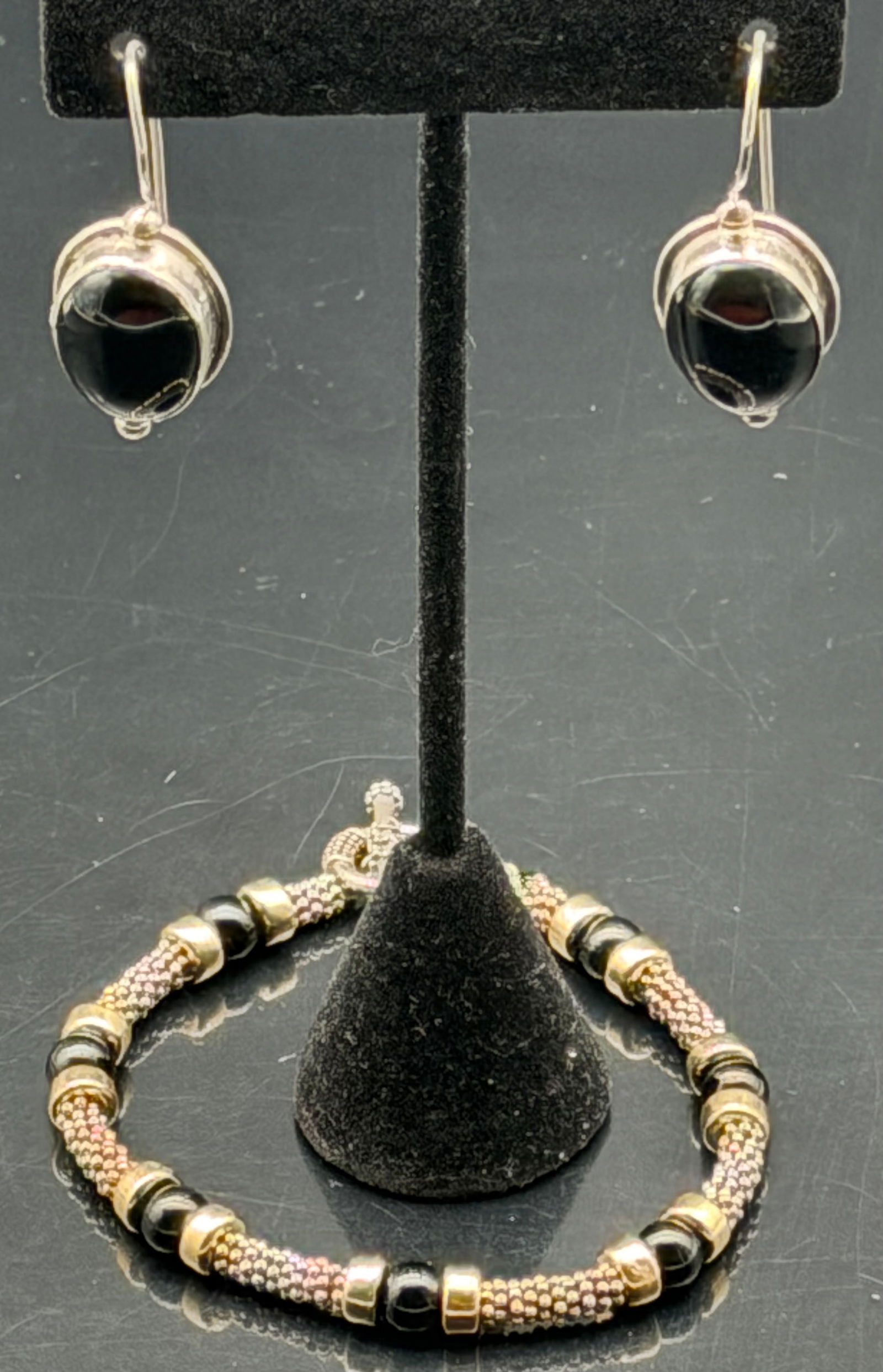 Black Stone Earrings & Bracelet Set with Gold-Tone Accents – 25g (1 of 9)