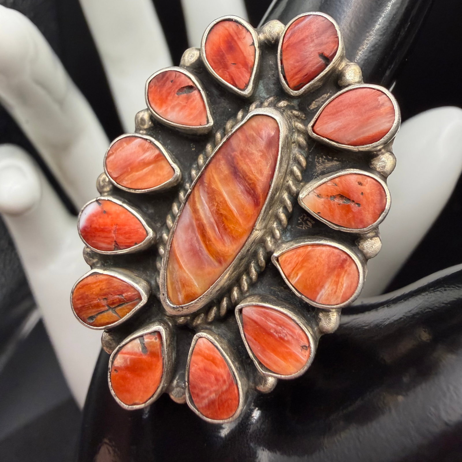 Native American Sterling Silver Spiny Oyster Ring Garrison Boyd Navajo Sz 8.5 Flex 13.85g 925: Maker: Garrison Boyd, Navajo. / Material: Sterling Silver. / Stone: Spiny Oyster Shell. / Size: 8.5, flexible. Face measures 1 9/16” x 1 1/16”. / Weight: 13.85 grams. / Condition: Excellen