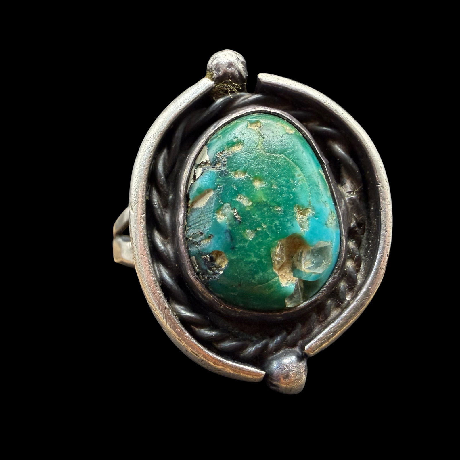 Native American Sterling Silver Turquoise Ring Old Pawn Size 8 8.13g 925: Maker: Old Pawn. / Material: Sterling Silver. / Stone: Turquoise. / Size: 8. Face measures 1.0” x .8”. / Weight: 8.13 grams. / Condition: Excellent and ready to be enjoyed. Surface on ston