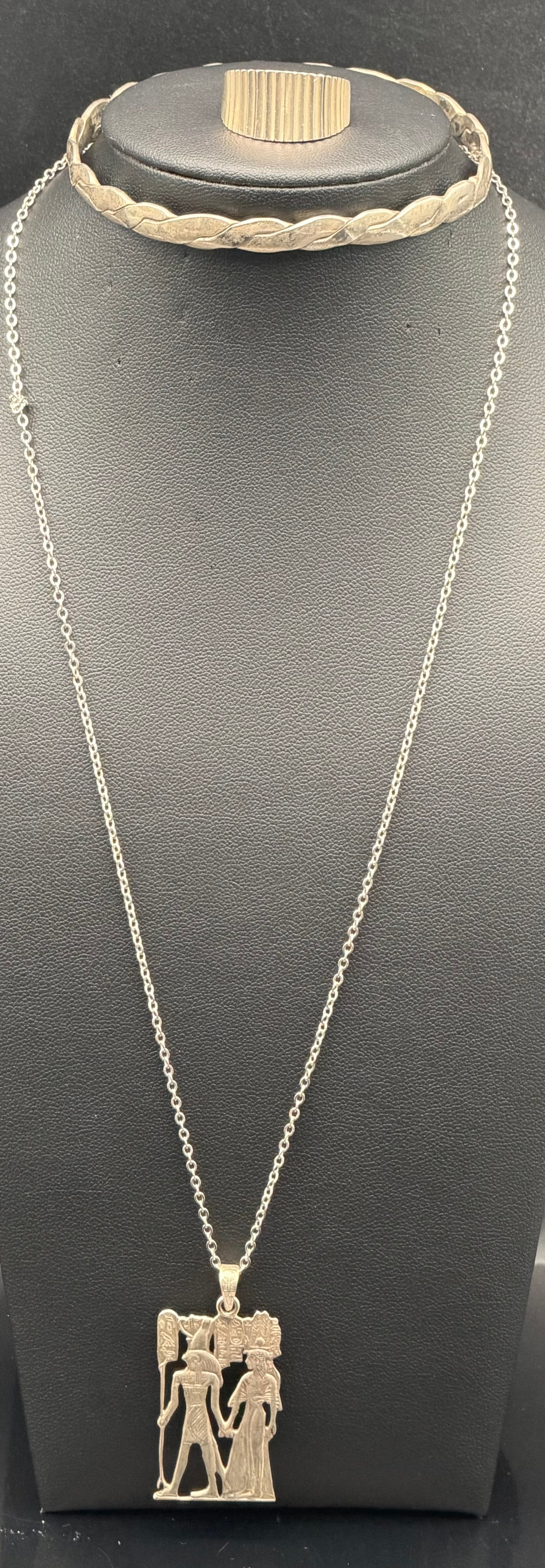 Vintage Sterling Silver Necklace Bracelet Ring -25g: Elegant vintage sterling silver jewelry set including a necklace, bracelet, and matching ring. Crafted in solid 925 sterling silver with a classic woven/engraved design. All pieces are stamped 925 as