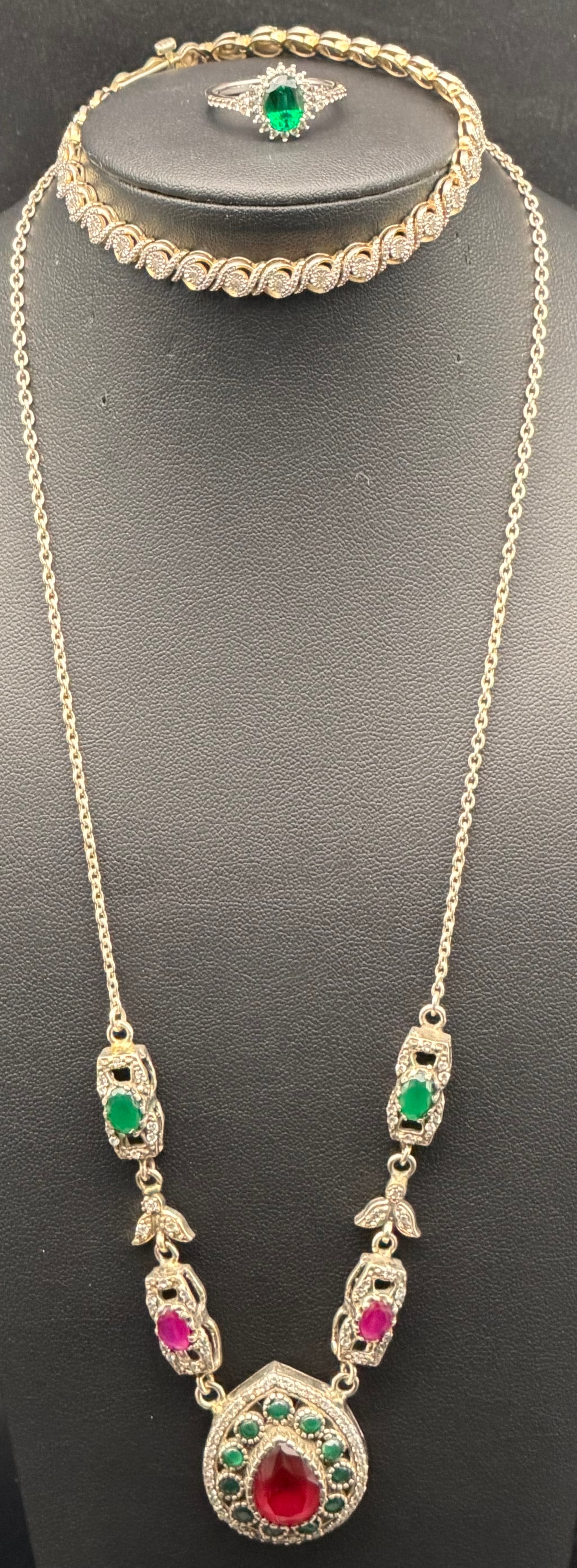 Sterling Silver 925 Jewelry Set – Ring Necklace Bracelet 36g: Vintage sterling silver jewelry set including a ring, necklace, and matching bracelet. All pieces are stamped 925 for sterling silver. Classic decorative design with coordinated style.