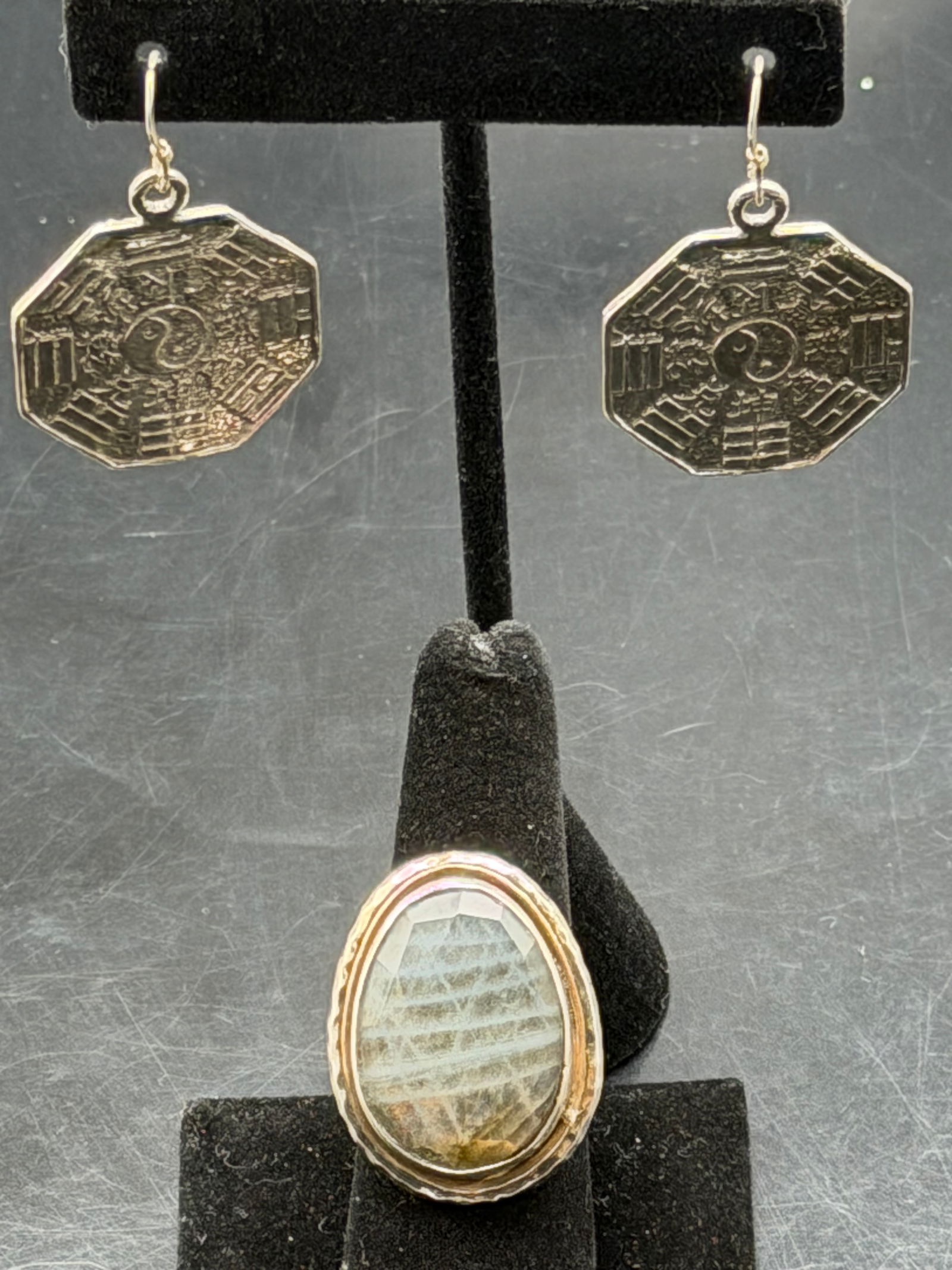 Vintage Hong Kong 925 silver Ring & Earrings Set 26g: Vintage matching silver ring and earrings set marked Made in Hong Kong. Gold-tone finish with textured oval ring face and coordinating dangle earrings. Classic mid-century costume jewelry style.