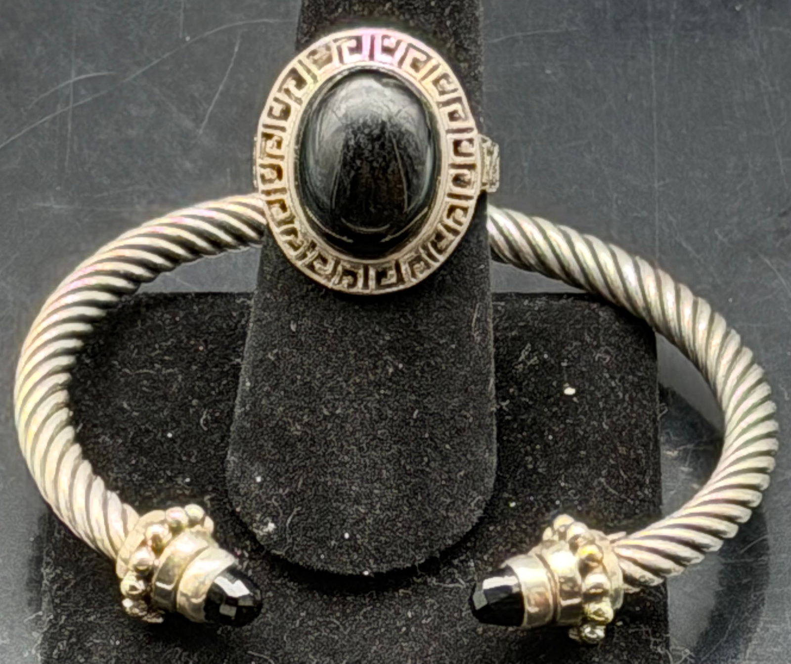 Beautiful 925 Sterling Silver Cable Cuff Bracelet & Black Stone Ring Set 22g: Vintage sterling silver jewelry set including a twisted cable cuff bracelet with decorative end caps and a bold oval black stone signet ring. Ring is marked 925 sterling and bracelet shows maker’s m