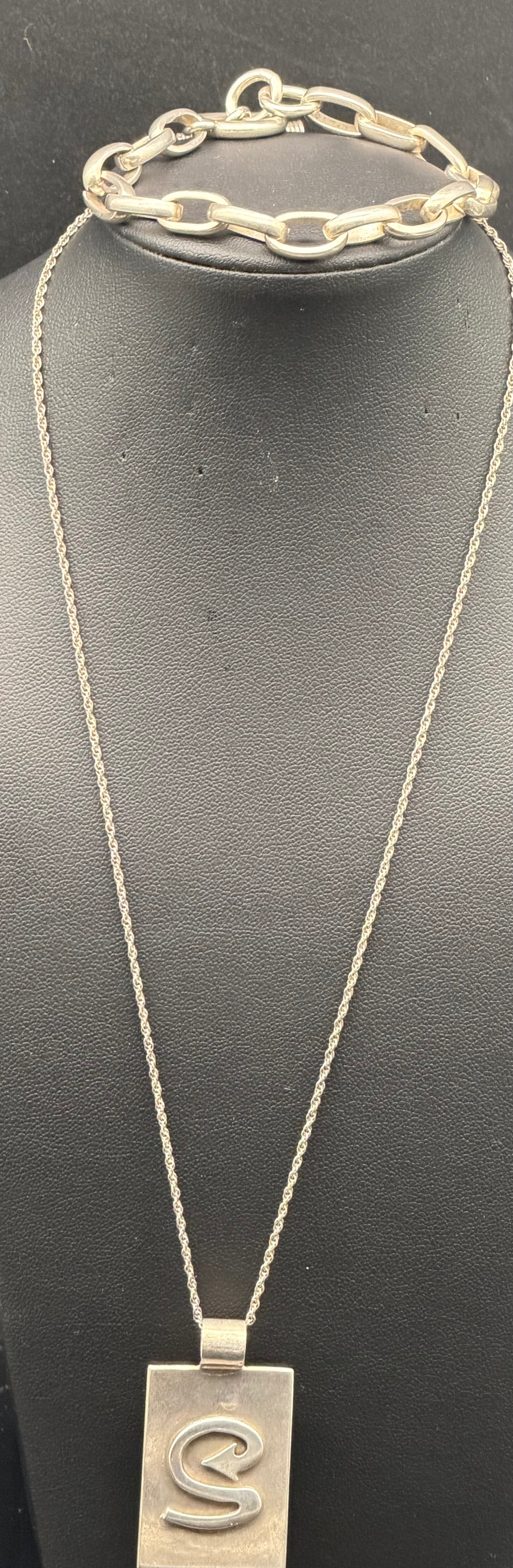 Beautiful Sterling Silver Initial “S” Pendant Necklace & Link Bracelet Set 38g: Sterling silver jewelry set including a rectangular initial “S” pendant necklace and a bold oval link bracelet. The necklace features a raised letter S on a brushed silver-tone plaque pendant
