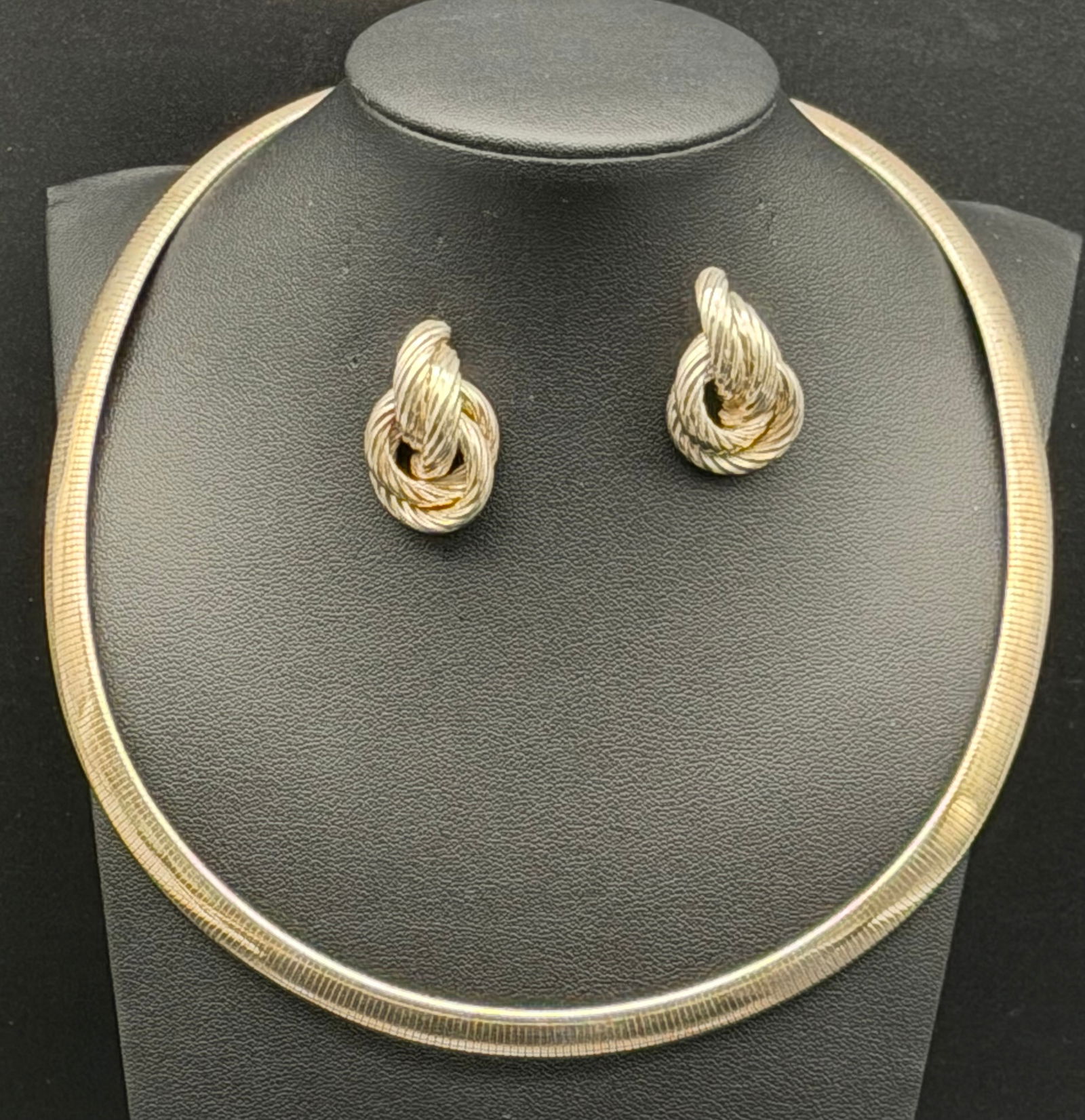 Vintage Sterling Silver 925 Necklace & Earrings Set 43g: Vintage sterling silver (925 marked) necklace and matching earrings set. The necklace is a sleek herringbone/omega style collar with a smooth, modern look, paired with twisted knot style stud earrings