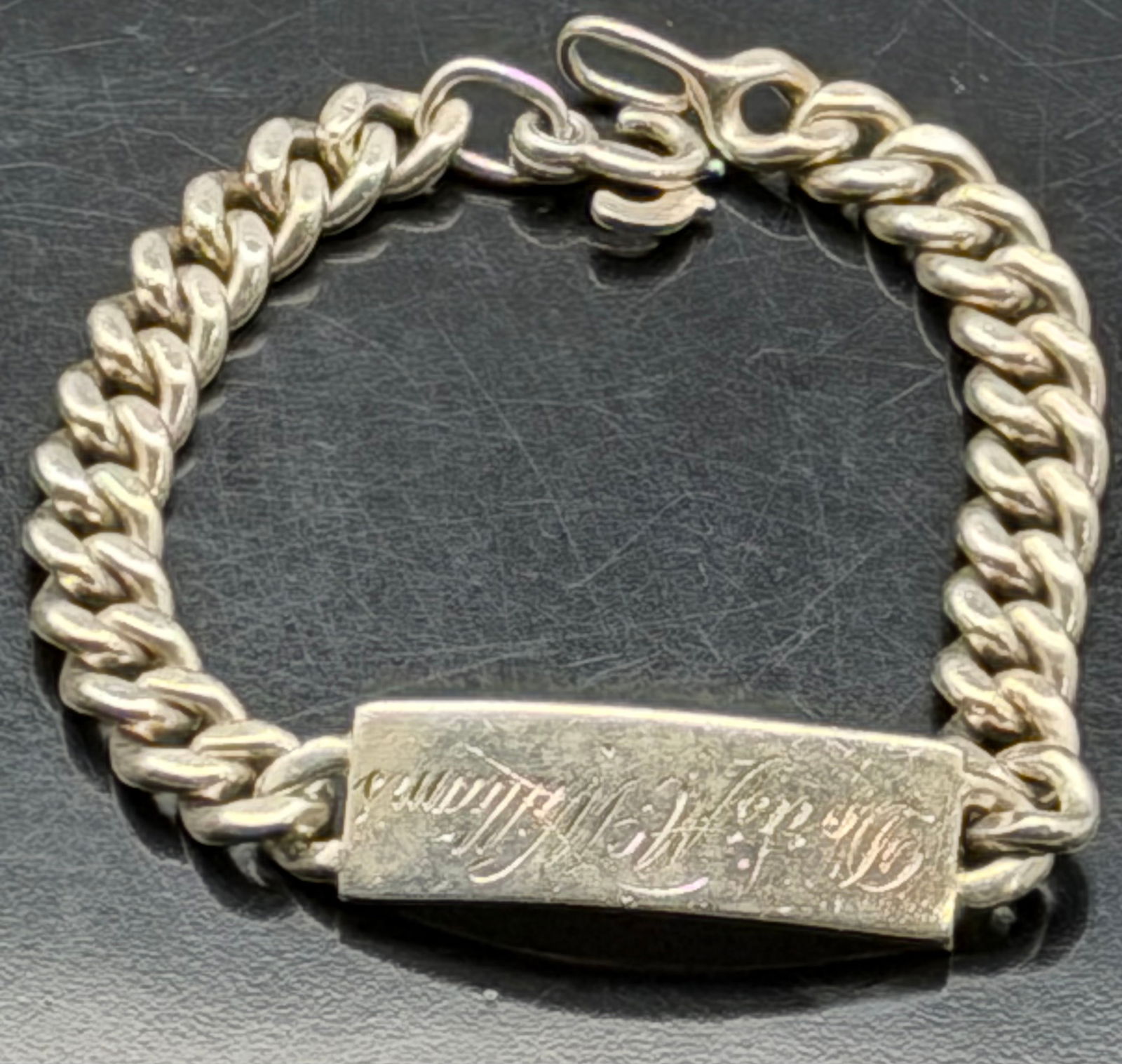 Men’s 925 Sterling Silver ID Bracelet Engraved “Danny” Curb Link 39g: Heavy men’s sterling silver ID bracelet featuring a thick curb link chain and engraved name plate reading “Danny.” The bracelet is stamped 925 for solid sterling silver purity. Classic mascu