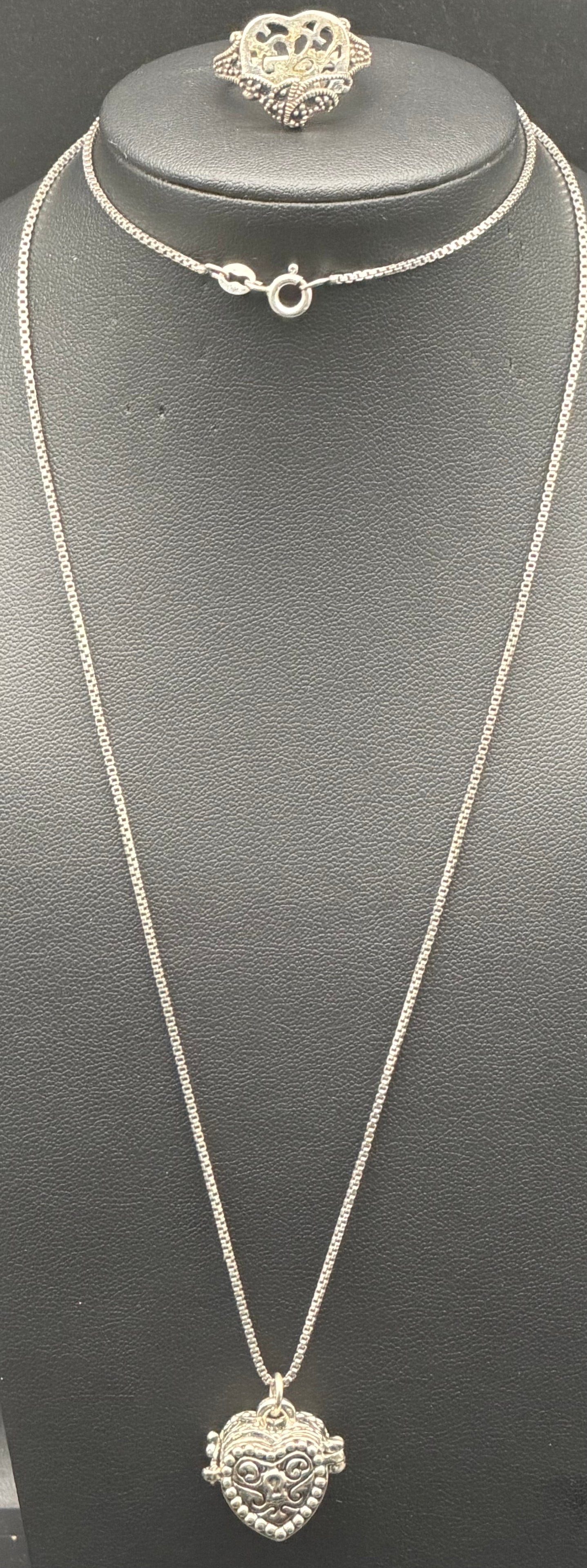 Vintage Sterling Silver 925 Mask Pendant Necklace & Filigree Ring Set – 22g: Nice sterling silver jewelry set including a detailed mask/face motif pendant necklace and an ornate filigree style ring. Both pieces show classic vintage-inspired craftsmanship. Clasp tag and ring in