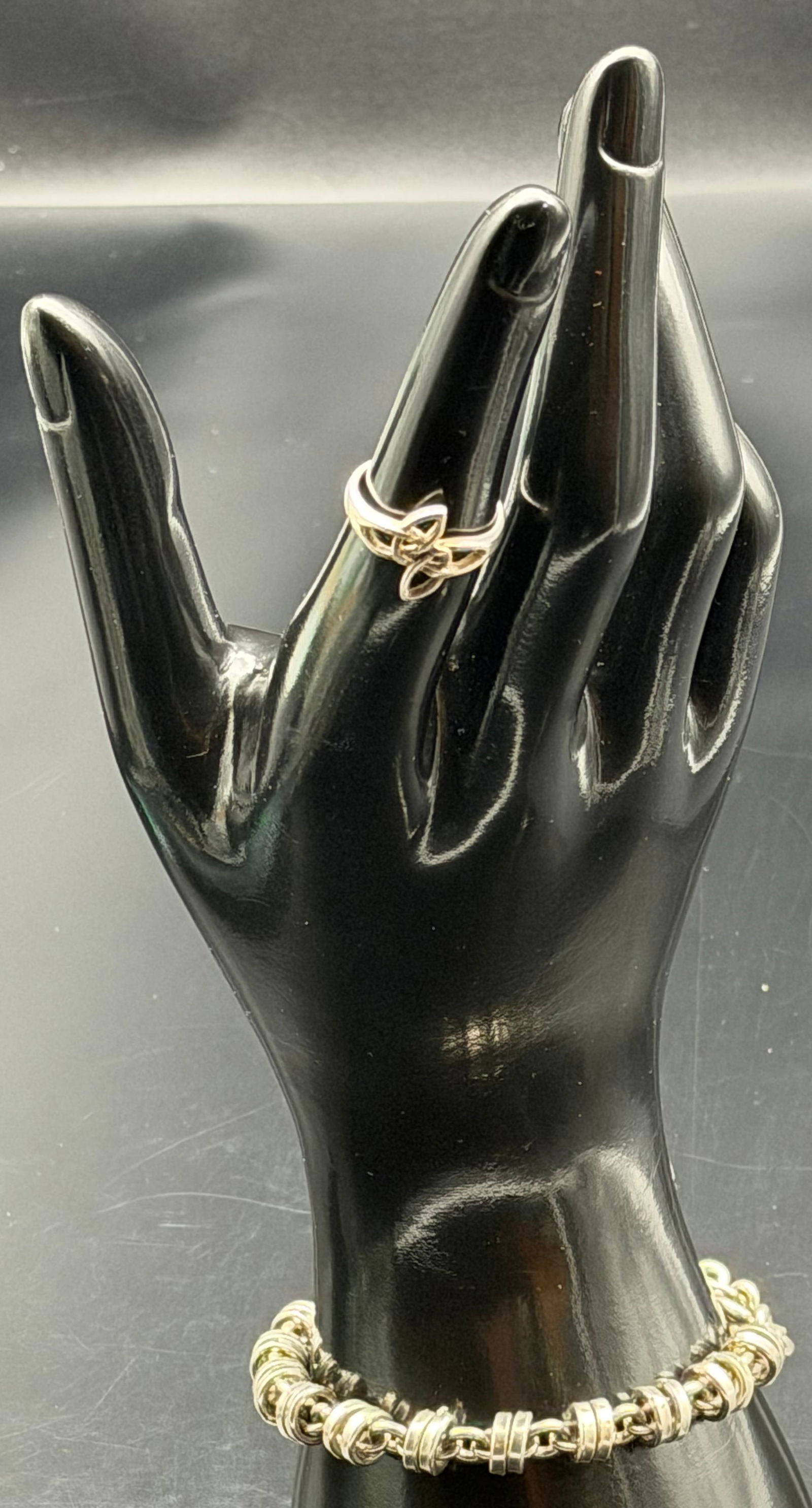 Heavy Vintage 925 Sterling Silver Knot Link Bracelet & Ring Set 39g: Bold vintage sterling silver bracelet and ring set featuring interlocking knot-style links on the bracelet and a matching open knot design ring.