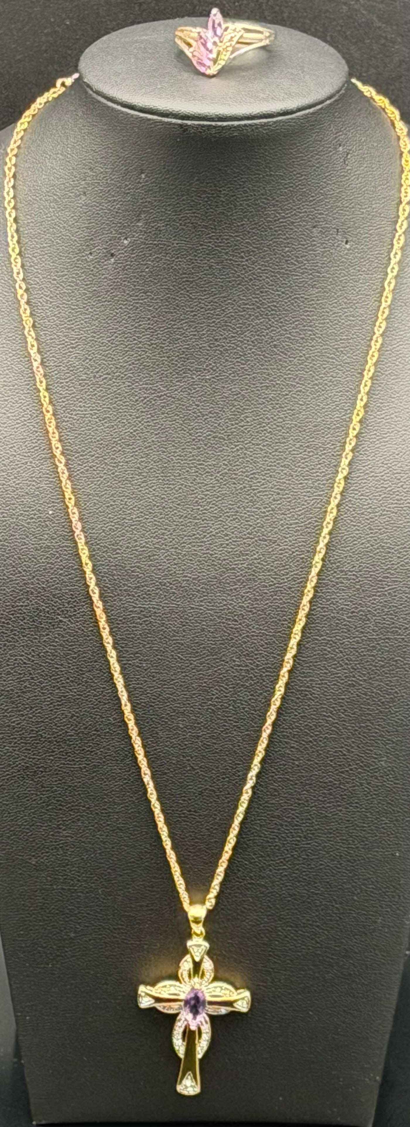 925 Sterling Silver Gold Tone Cross Necklace & Purple Stone Ring Set – 11g: Attractive sterling silver jewelry set with gold-tone finish featuring a decorative cross pendant necklace and matching purple stone ring. The ring is stamped 925 confirming sterling silver. The cross
