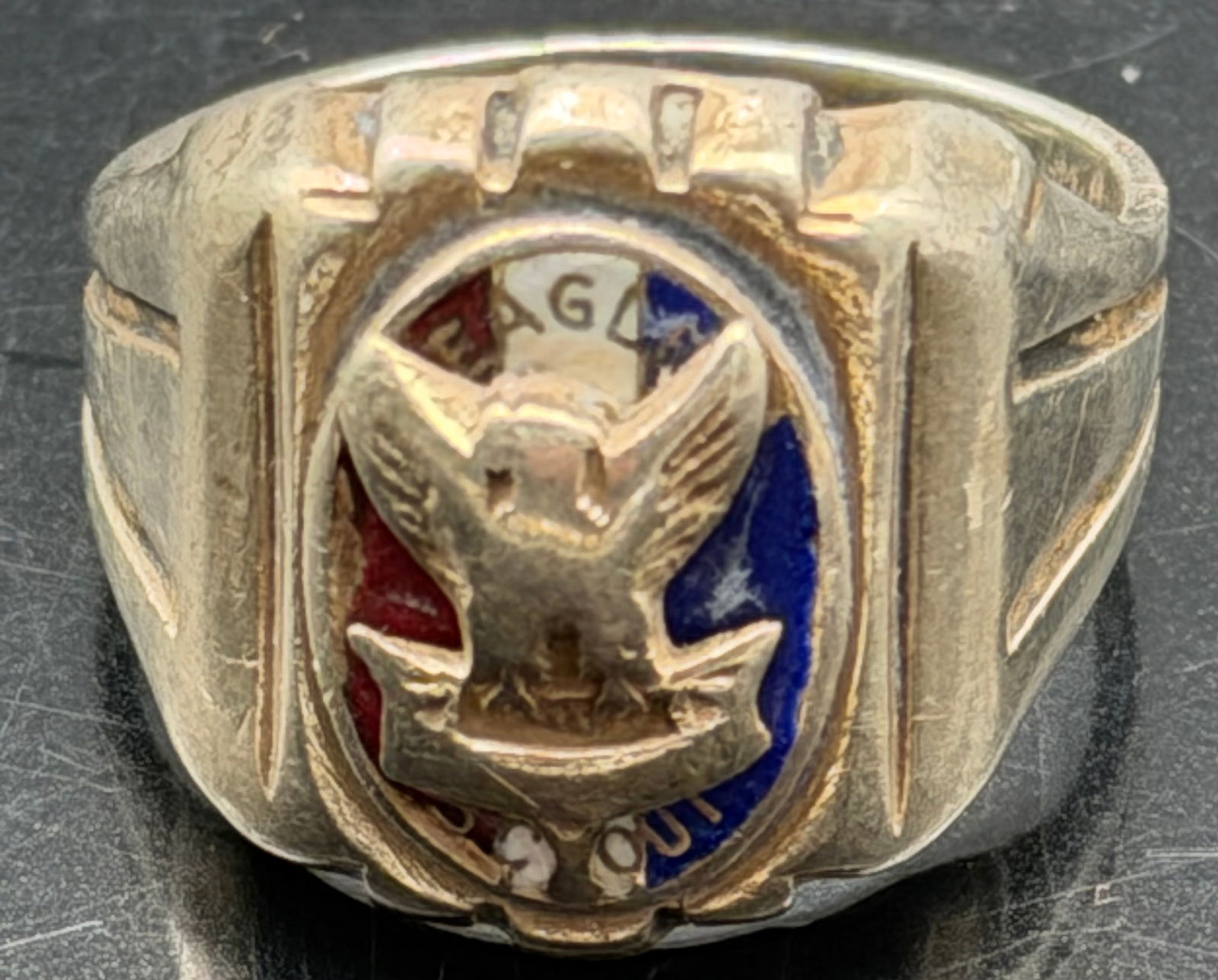 Vintage Sterling Silver Eagle Scout Ring Boy Scouts Emblem Men’s 10g: Vintage Eagle Scout men’s ring in solid sterling silver, marked STERLING inside the band. Features raised eagle and red/blue shield emblem associated with Eagle Scout rank. Classic signet style with