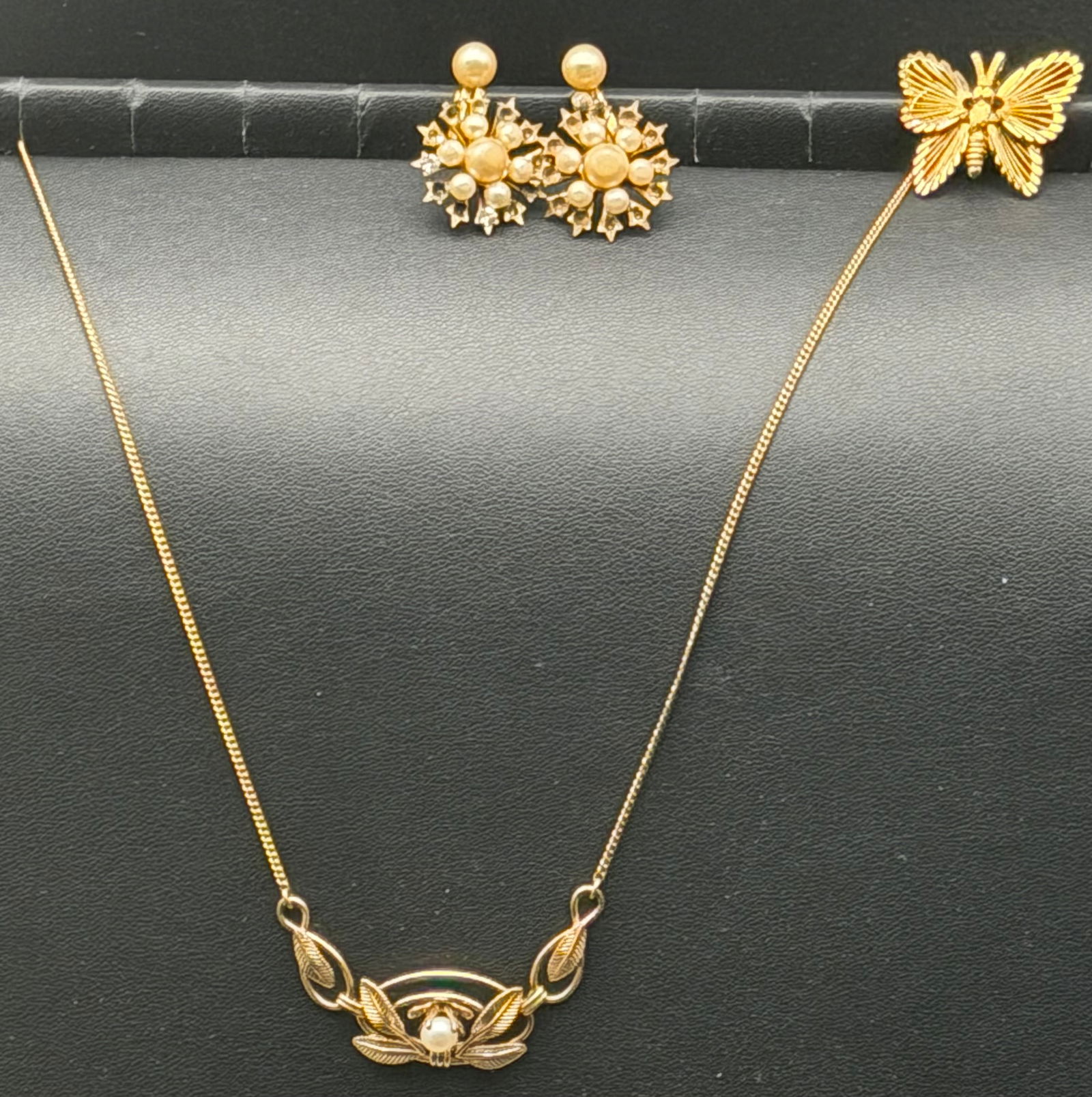Vintage Necklace Earrings Brooch Set 12g: Beautiful vintage 3-piece jewelry set including necklace, matching earrings, and butterfly brooch.