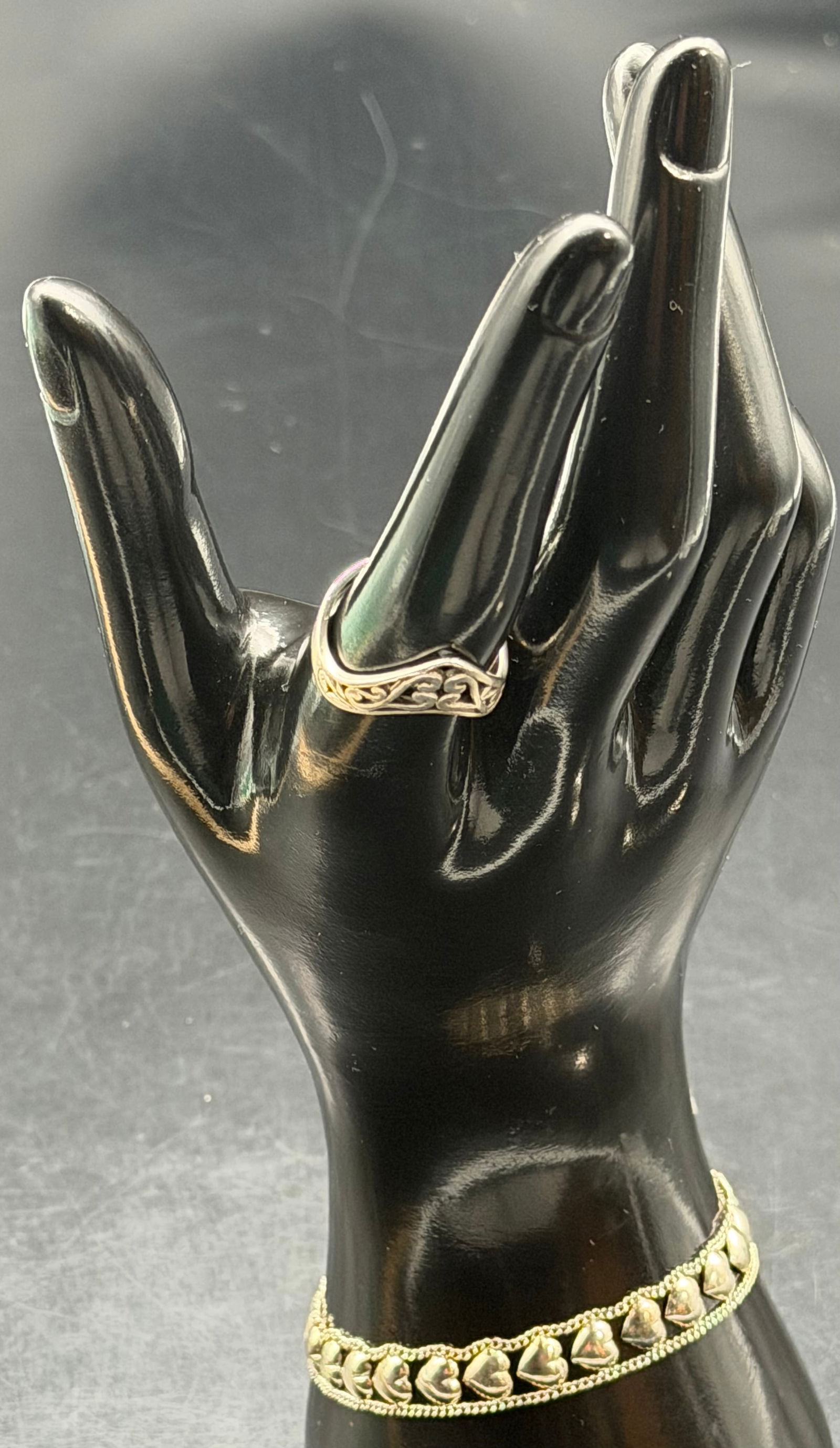 Elegant 925 Sterling Silver Ring & Bracelet Set Gold Tone Scroll Heart Design – 11g Lot: Matching ring and bracelet set crafted in genuine 925 sterling silver with gold-tone finish. Both pieces are clearly stamped 925. Features a decorative scroll and heart motif design. Elegant vintage s