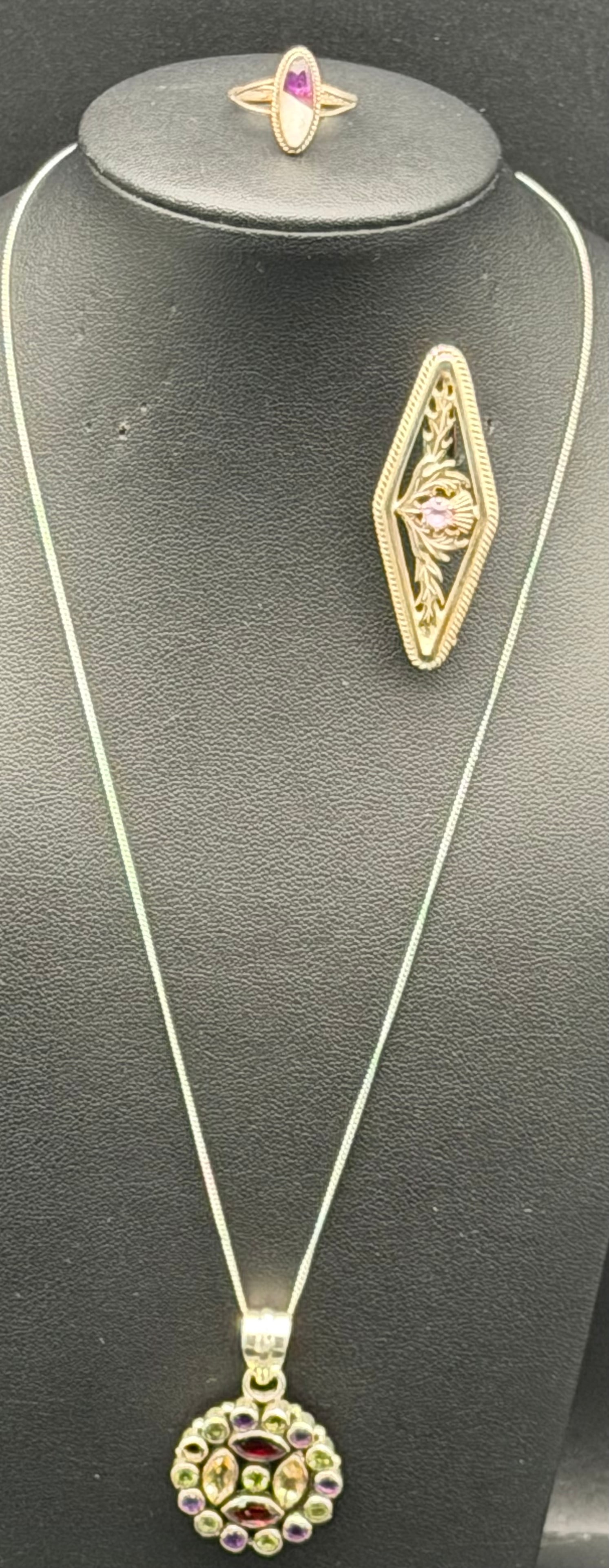 Vintage Sterling Silver 925 Amethyst Color Pendant Necklace , Brooch & Ring Set 19g: Beautiful sterling silver 925 jewelry set including pendant necklace , brooch and matching ring. Features a large oval light-purple faceted stone (amethyst color) with decorative silver setting and sm