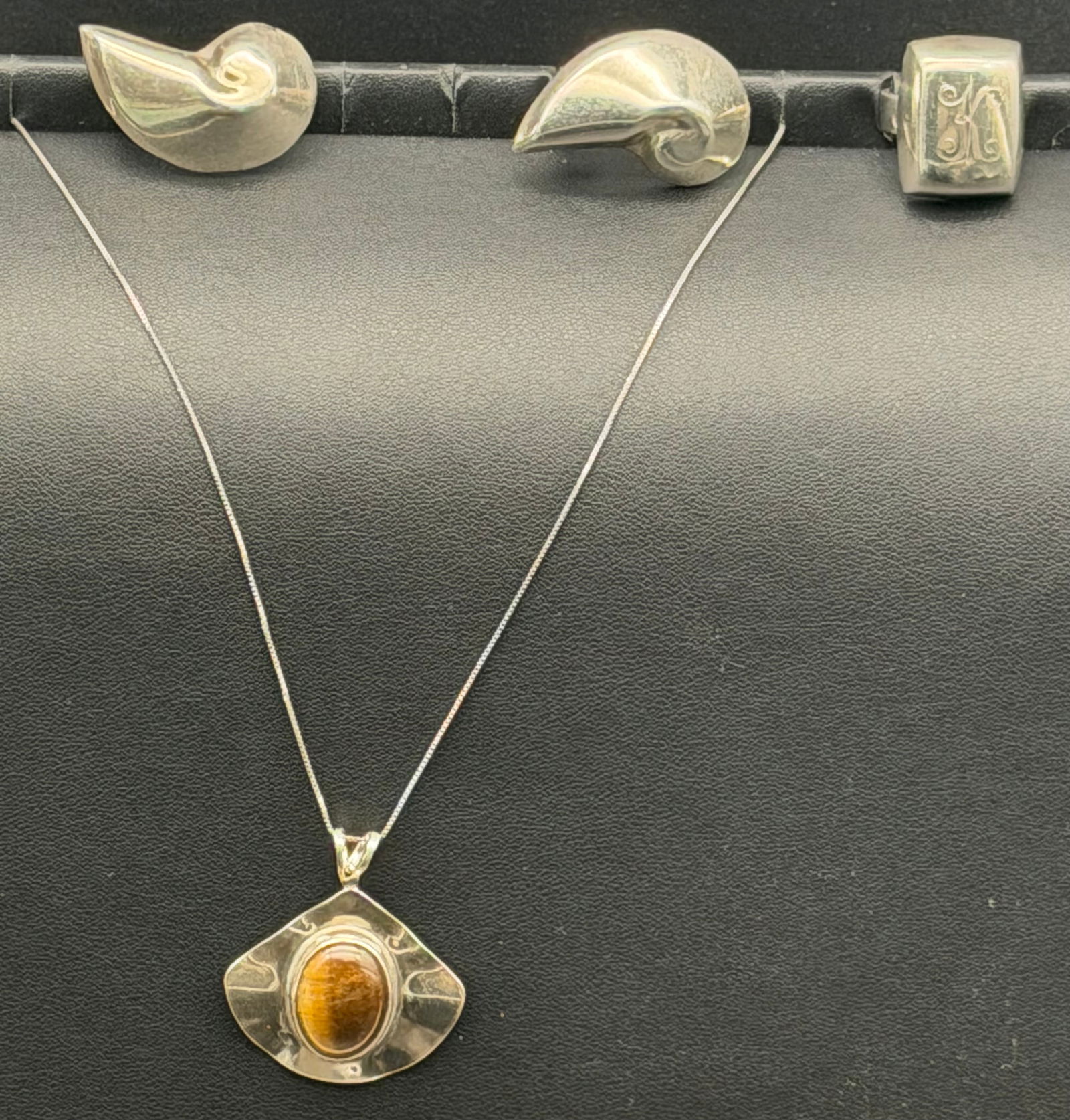 Mexican Sterling Silver Tiger’s Eye Necklace Earrings Ring Set Modernist Swirl 34g: Beautiful matching sterling silver jewelry set including tiger’s eye pendant necklace, swirl clip earrings, and matching ring. Marked STERLING and Mexican. maker mark. Modernist design with natural