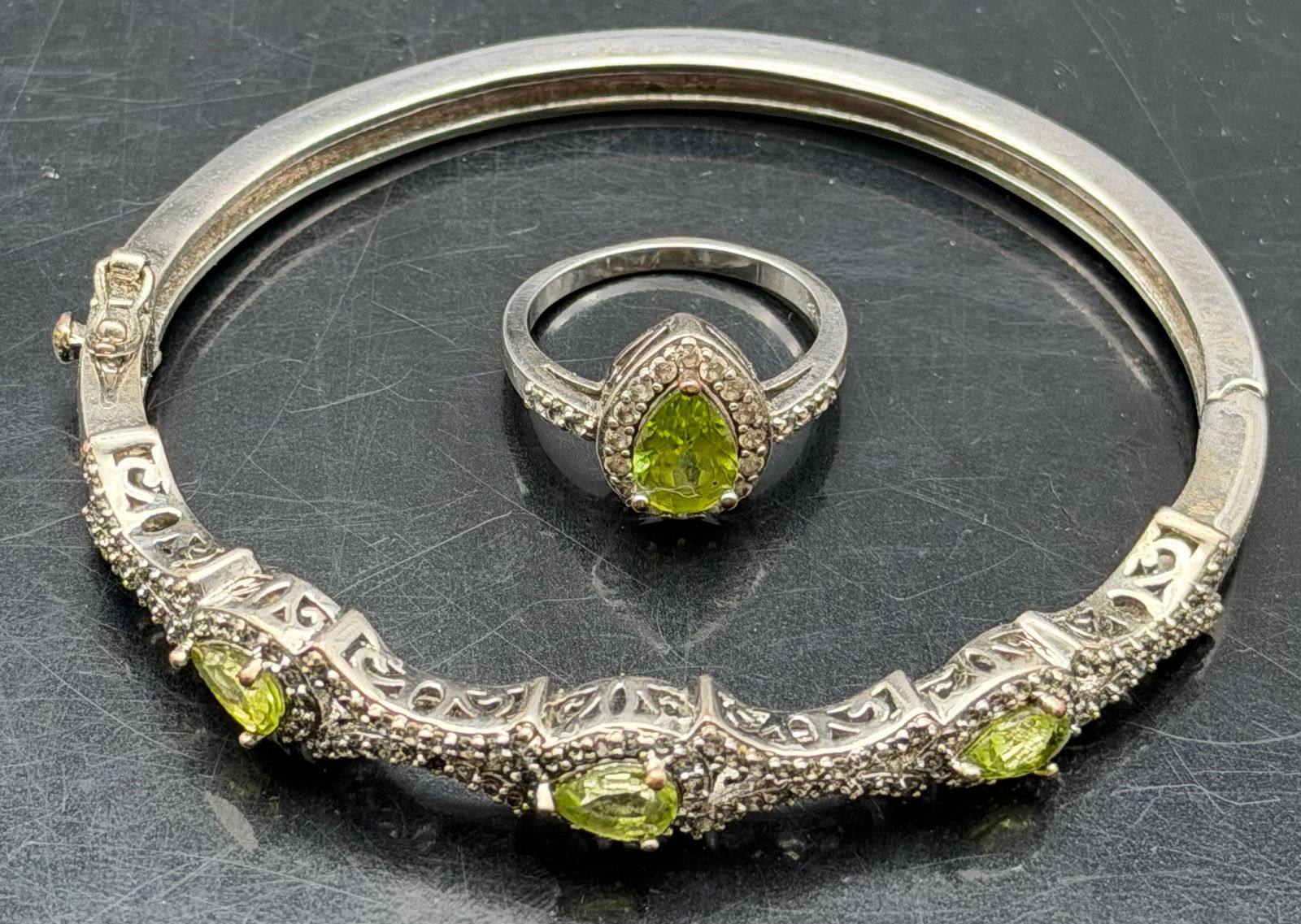 925 Sterling Silver Peridot Green Stone Hinged Bangle Bracelet & Ring Set 22g (1 of 12)