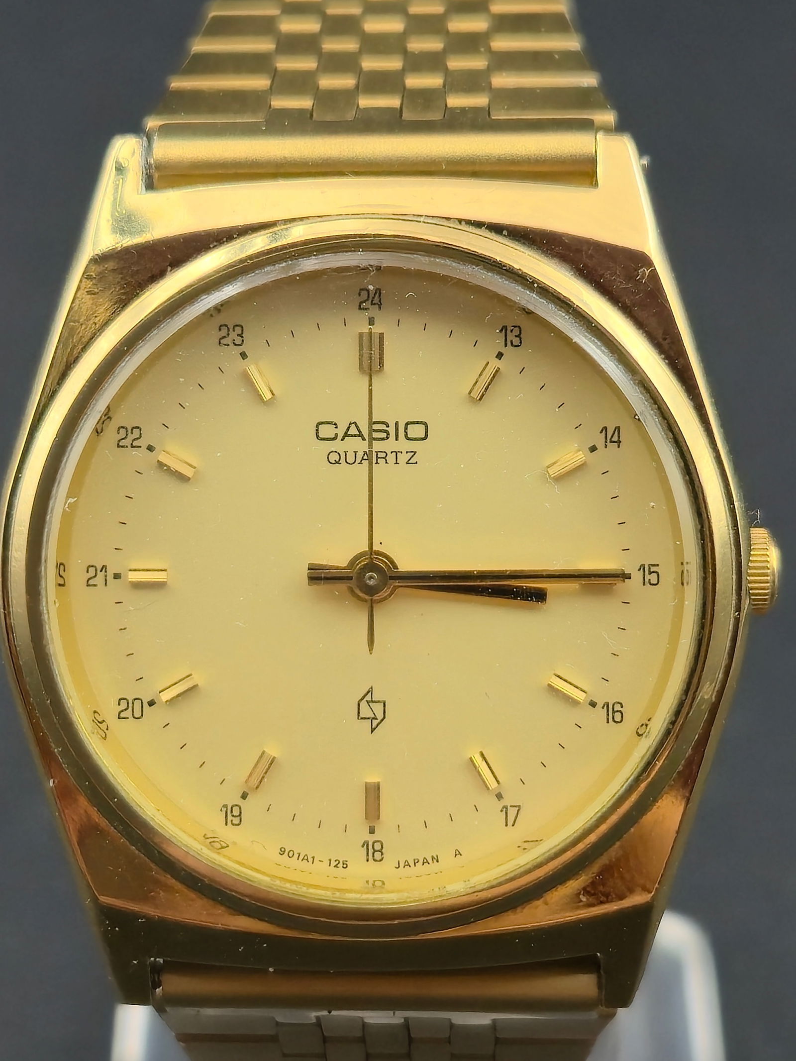 Casio Quartz Gold Tone Stainless Steel Wristwatch 30mm Ref MQ 600 circa 1980s (1 of 9)