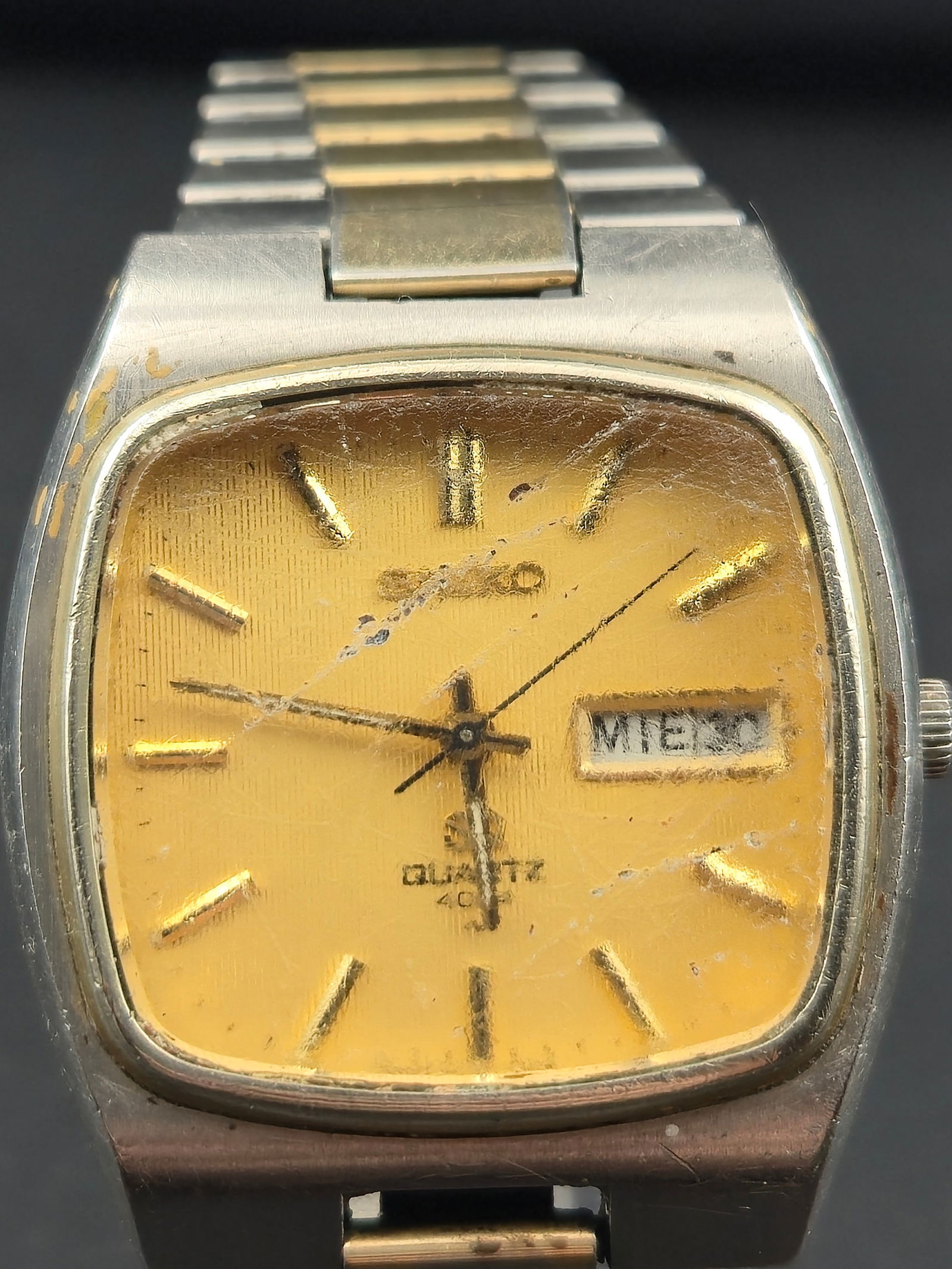 Seiko Quartz Day Date Gold Dial Two Tone Wristwatch 30mm Ref 4633 5019 circa 1980s (1 of 9)