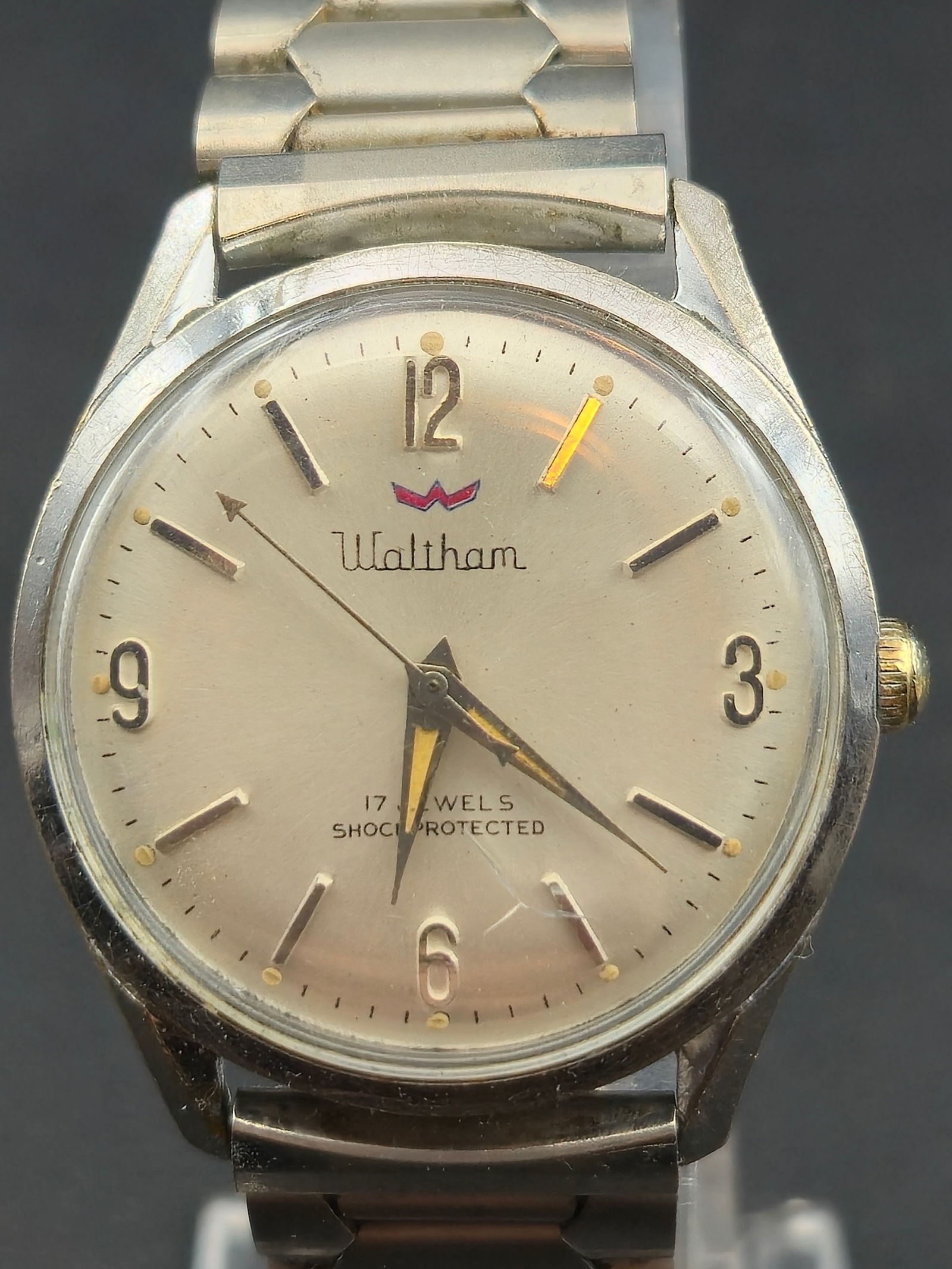 1960s Waltham 17 Jewels Shock Resistant Wristwatch Stainless Steel Back Running (1 of 10)