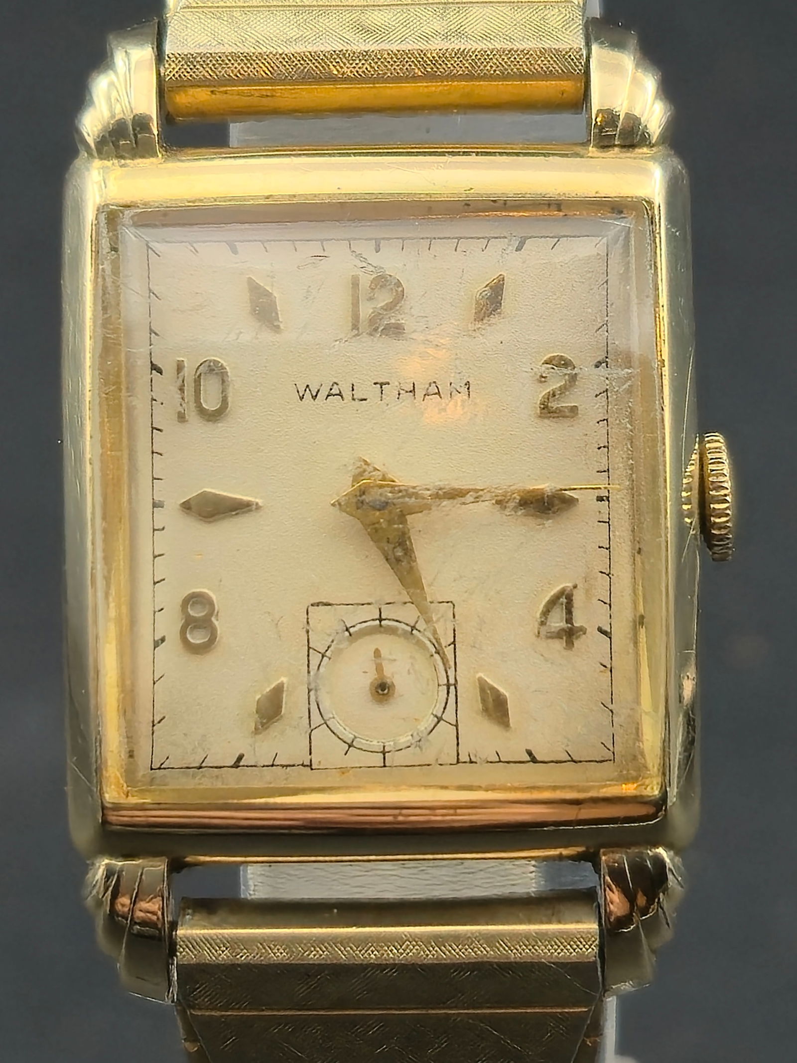 Waltham Rectangular Wristwatch 1940s 10K GF Wadsworth Case 17J Manual: Vintage Waltham rectangular wristwatch dating to the 1940s, featuring a classic Art Deco–era design. The watch is housed in a Wadsworth 10K gold-filled case and fitted with a period expansion bracel