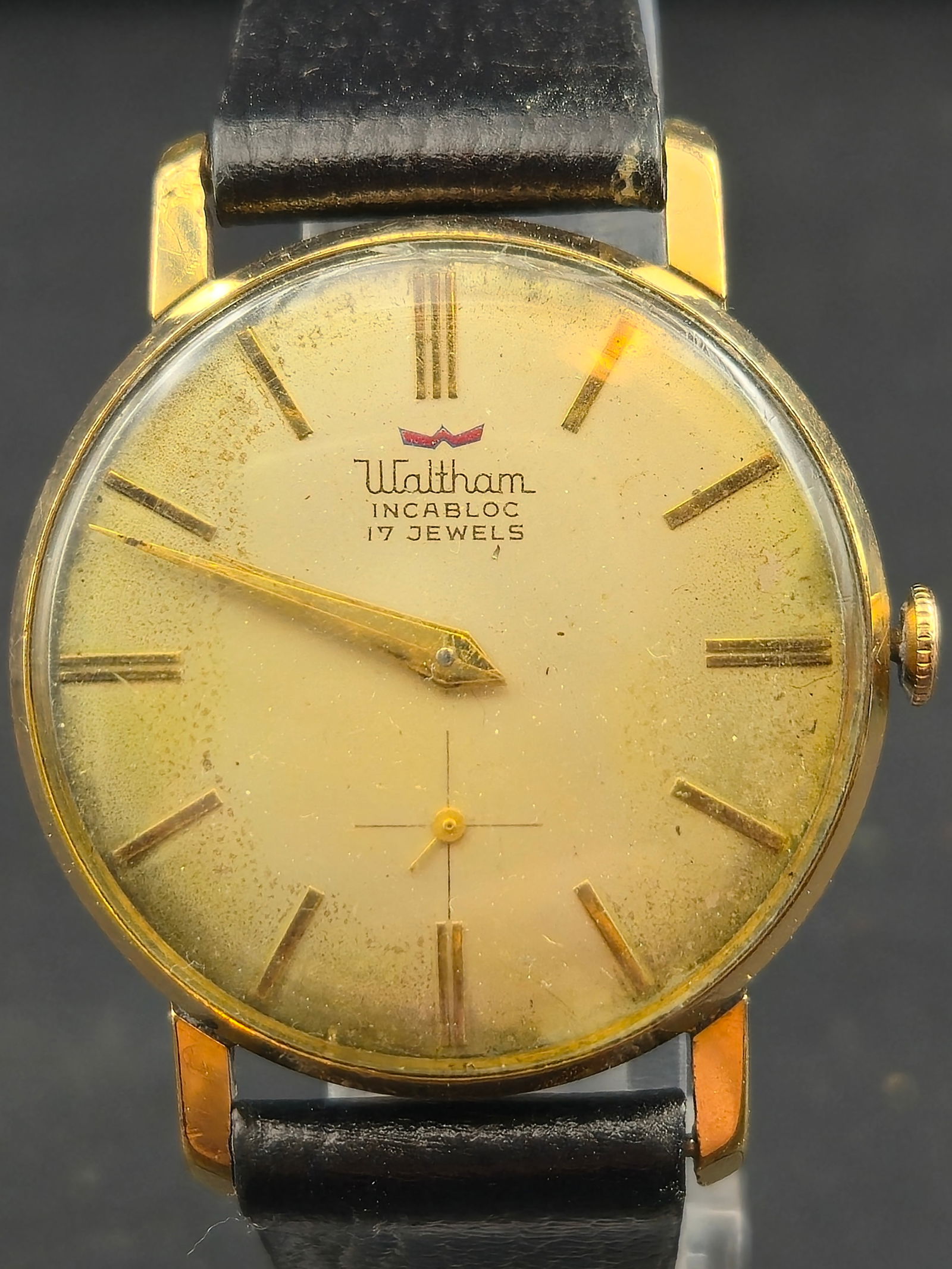 1960s Waltham Incabloc 17J Swiss 33mm Gold Tone Manual Wind: Vintage Waltham Watch Company manual wind wristwatch, circa 1960s. Silver dial signed Waltham Incabloc 17 Jewels with applied baton markers and subsidiary seconds.Movement marked Swiss, 17 Jewels, Sev
