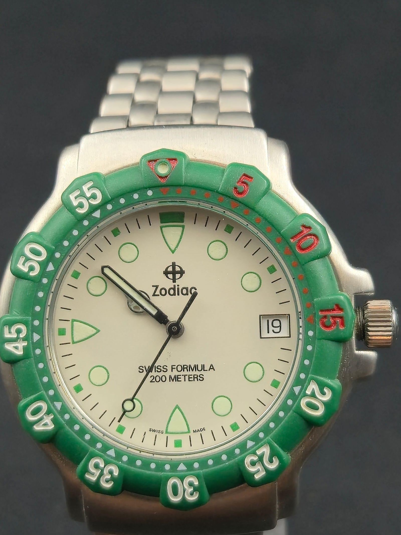 Zodiac Swiss Formula 200m Diver 38mm Stainless Steel New Battery (1 of 9)