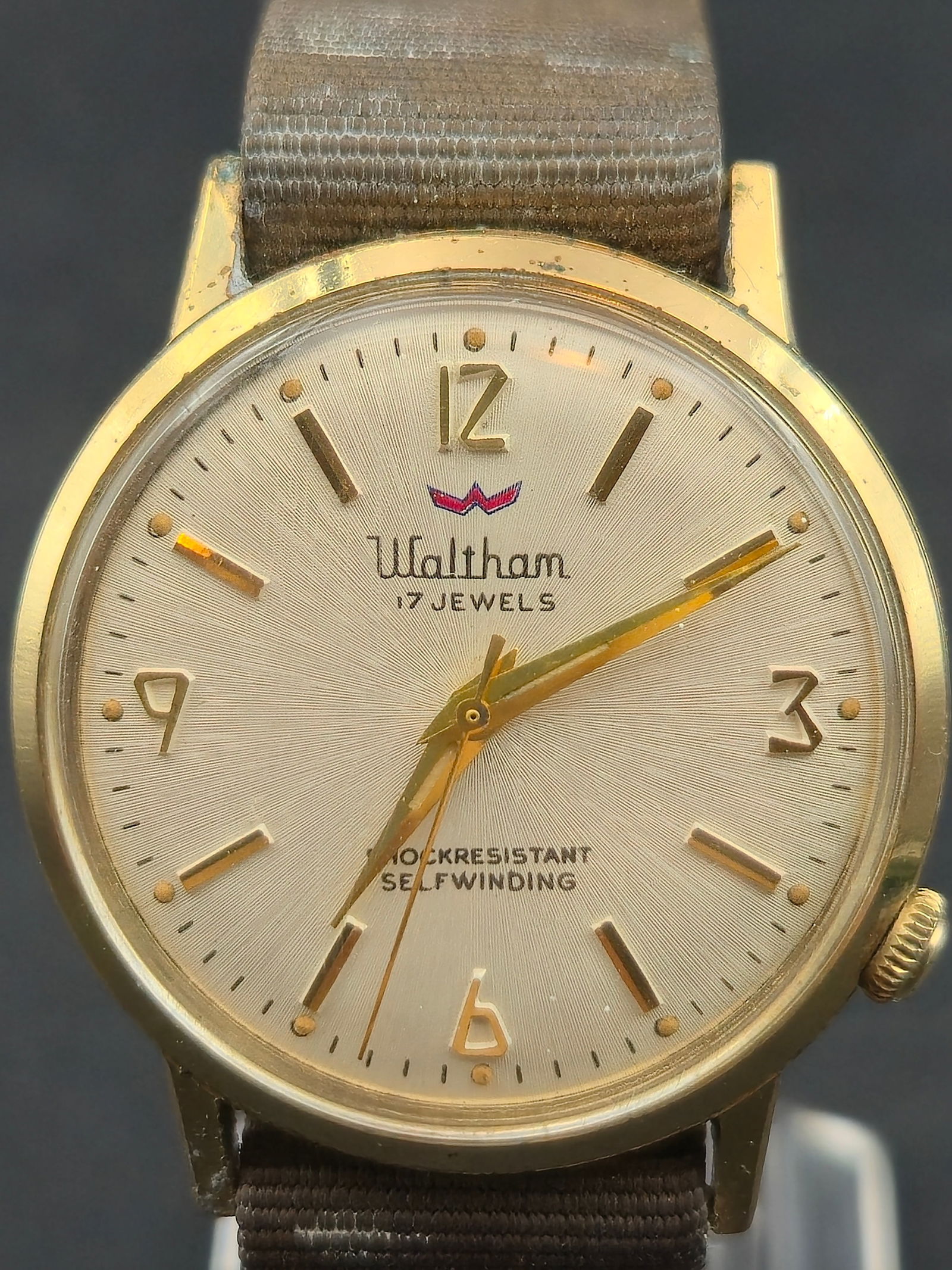 1960s Waltham 17 Jewels Self Winding Shockresistant 34mm Gold Tone Running (1 of 10)