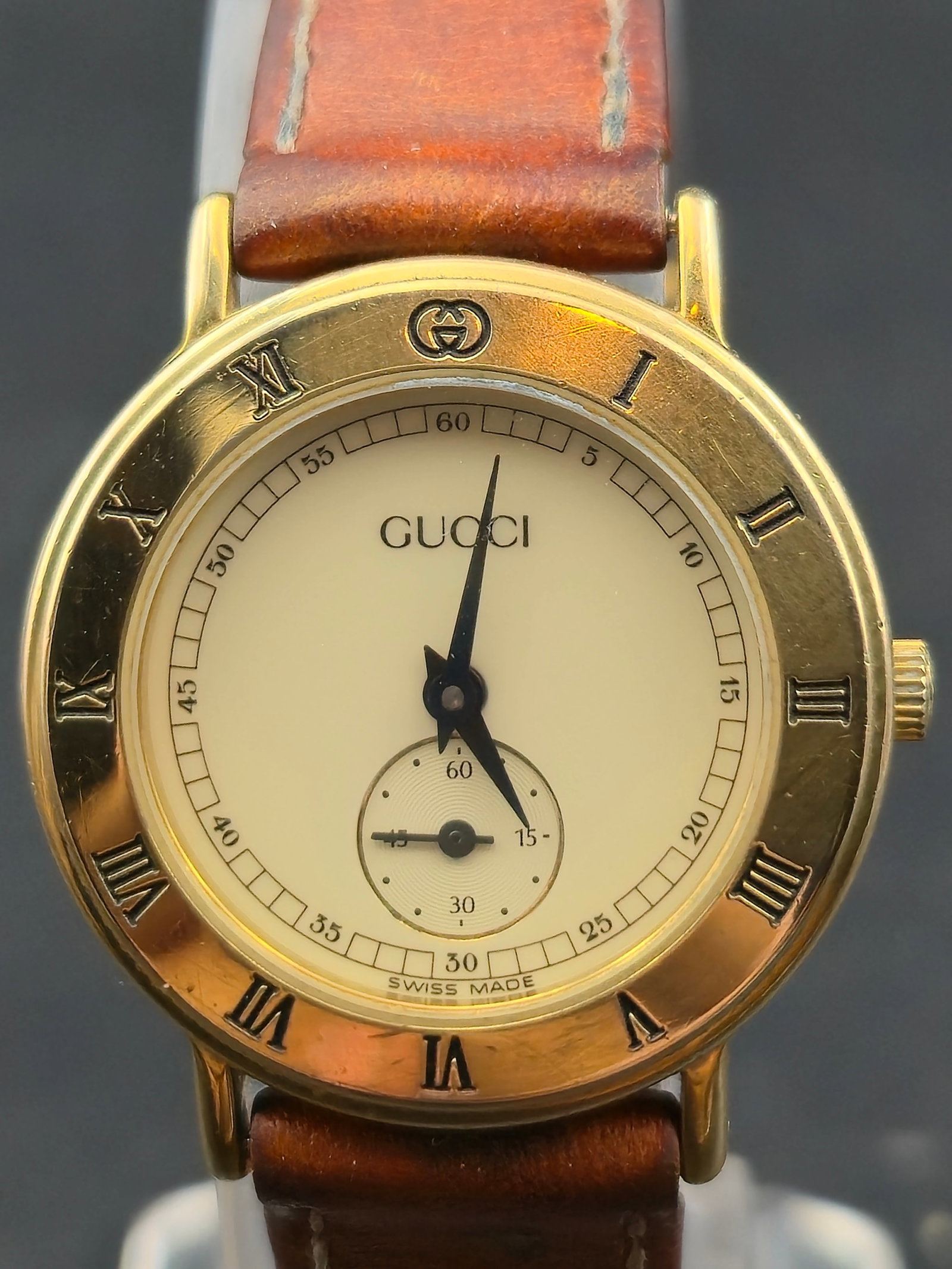 Gucci 39980 Ladies Swiss Gold Plated Quartz 25mm Roman Dial New Battery (1 of 10)