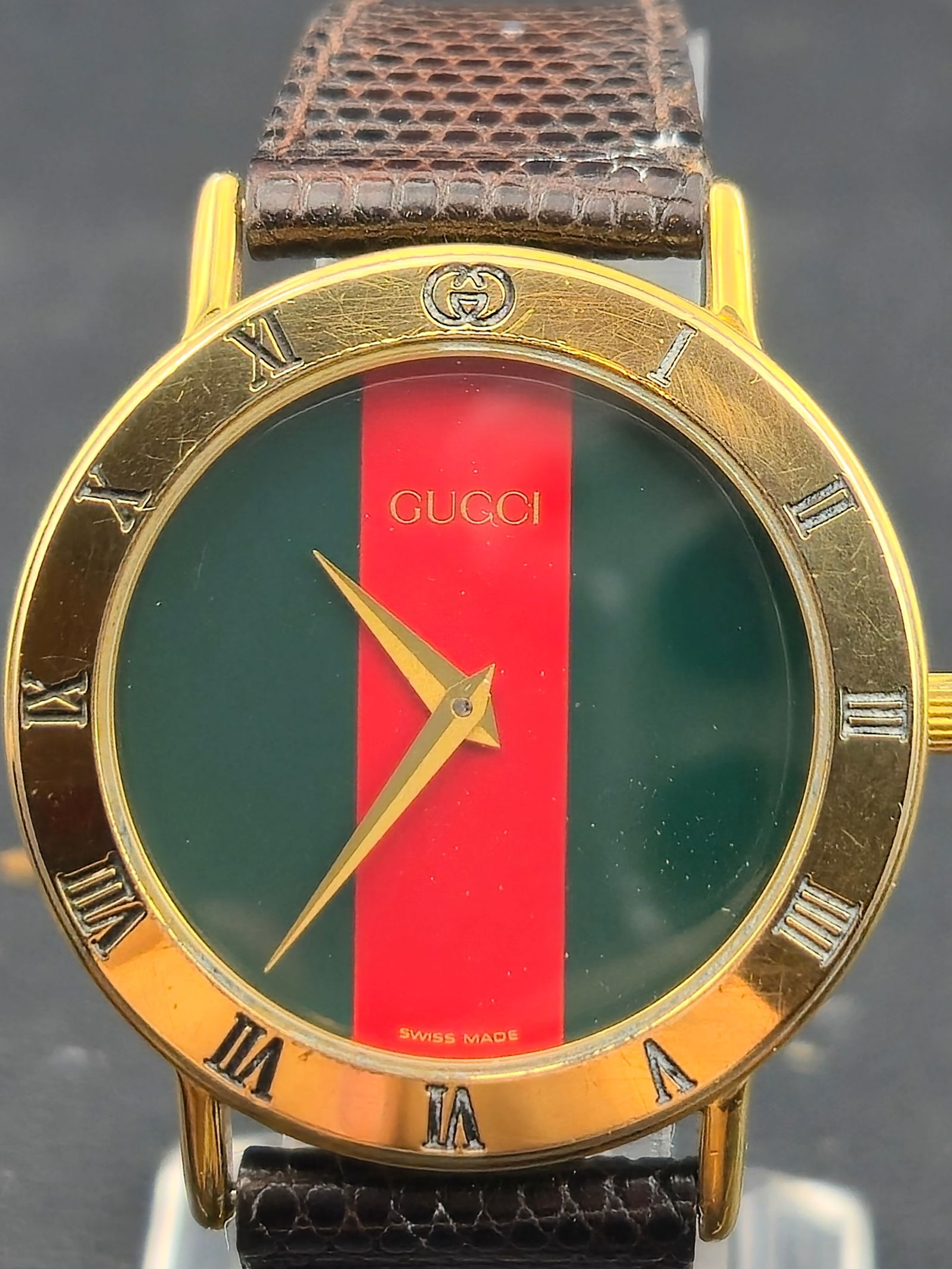 Gucci 3000 2M 39980 33mm Green Red Stripe Dial Gold Plated New Battery: Gucci wristwatch featuring the classic green and red vertical stripe dial with gold tone hands and Roman numeral bezel. Dial signed Gucci Swiss Made. Caseback engraved with Gucci crest and marked 3000