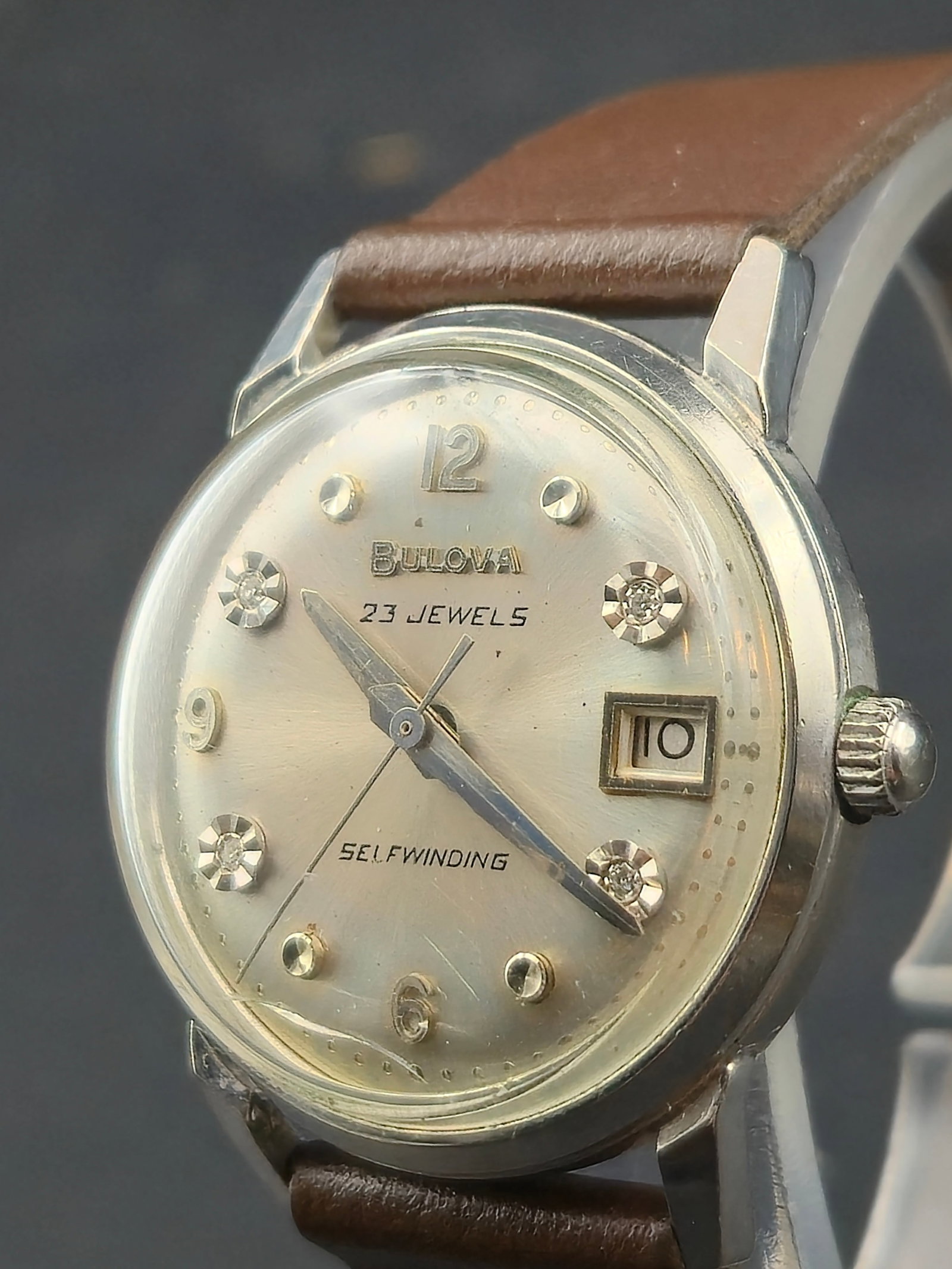 1964 Bulova Selfwinding 23J Date 31mm 10K RGP Bezel Stainless Back: Vintage Bulova selfwinding wristwatch featuring a silver sunburst dial with applied Arabic and baton markers, four diamond style accent markers, and date window at 3. Dial signed Bulova 23 Jewels Self