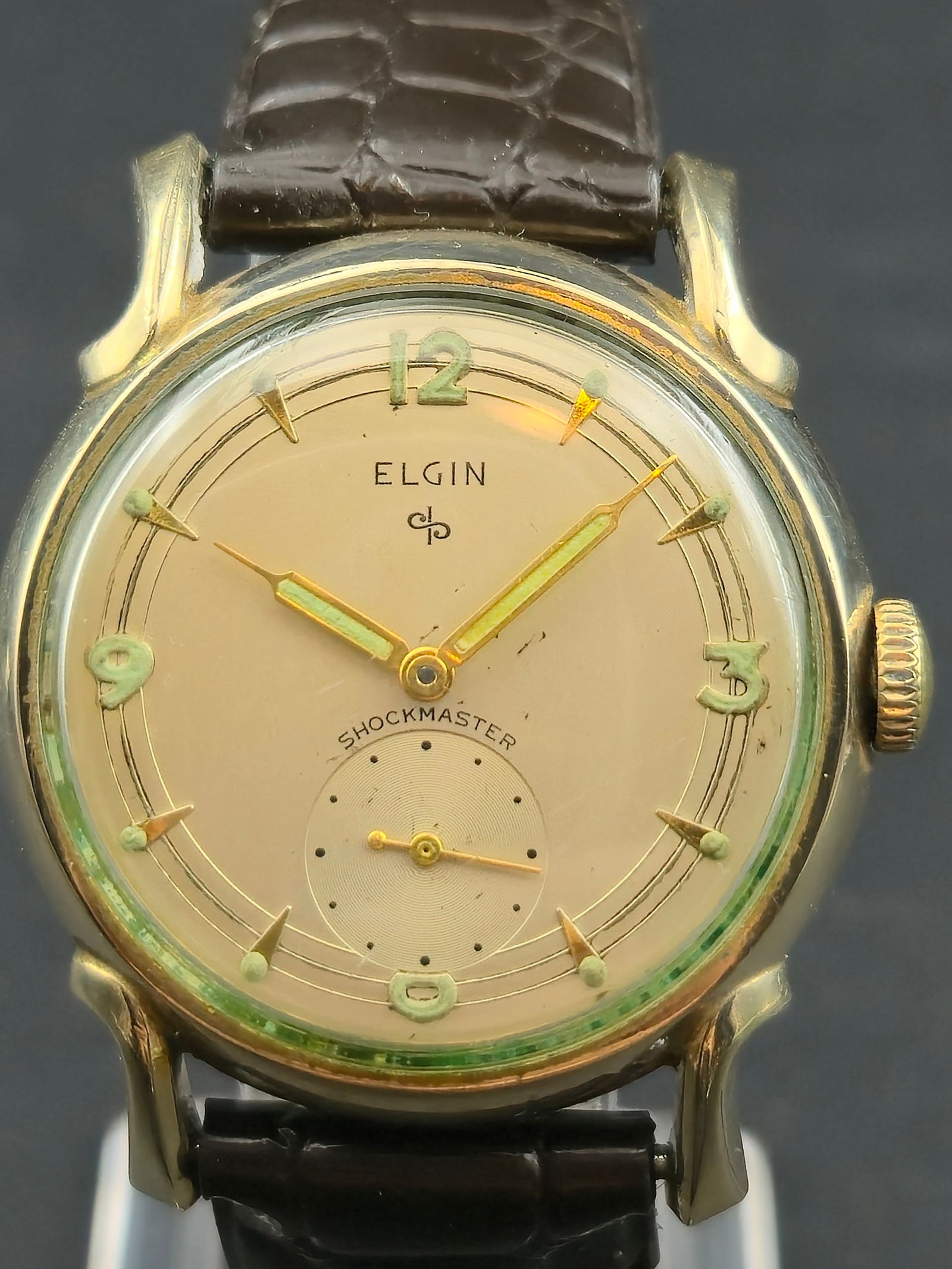 1950s Elgin Shockmaster Cream Lume Arabic Dial 10K RGP 17J Cal 687 32mm: 1950s Elgin Shockmaster powered by the Elgin 687 U.S.A. seventeen jewel manual wind movement. Case by Star Watch Case Company marked 10K rolled gold plate bezel with stainless steel back. Original cre