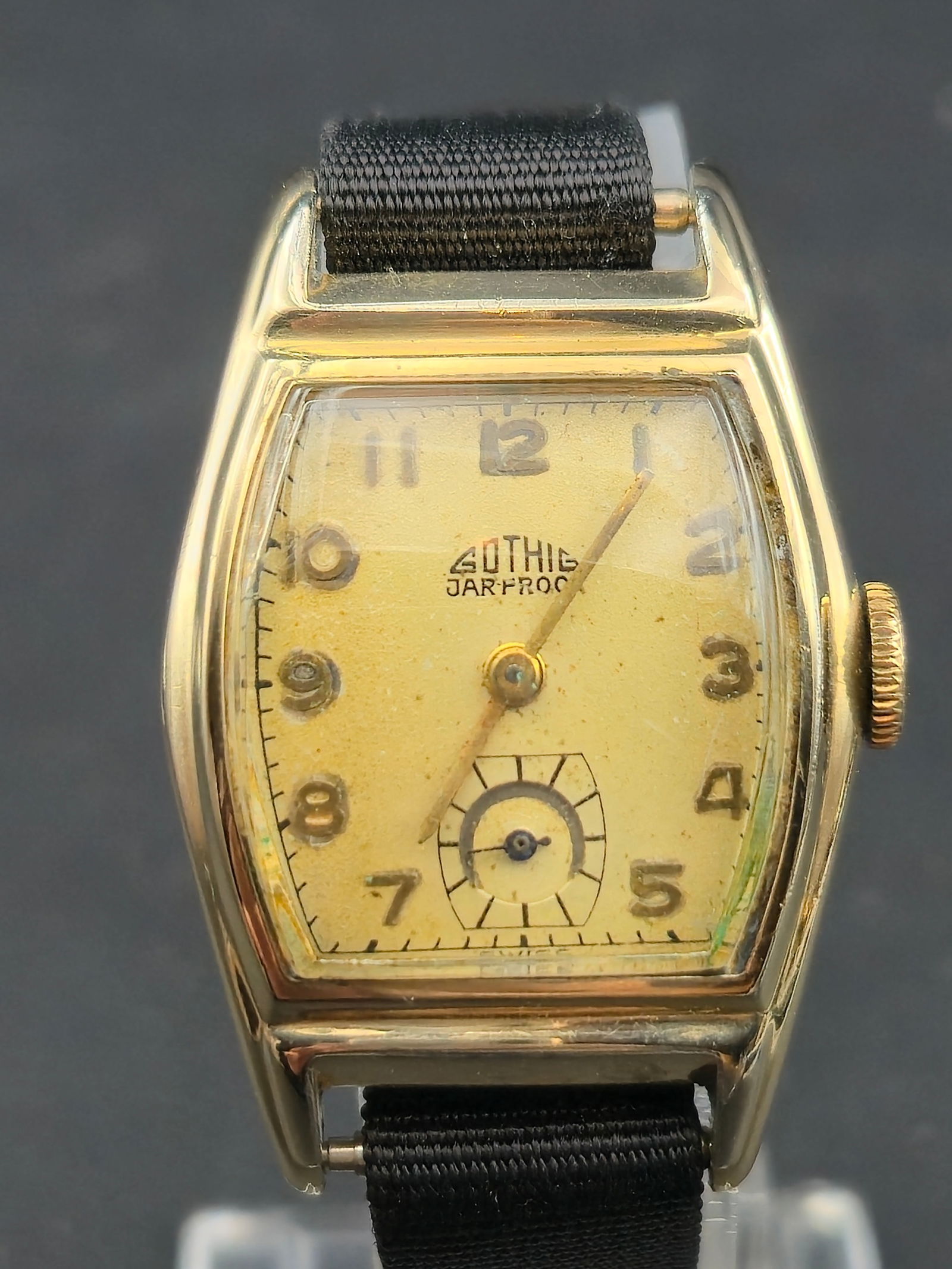 1935 Gothic Jar-Proof 17J Sub Seconds 10K RGP Tonneau 25mm Running (1 of 10)