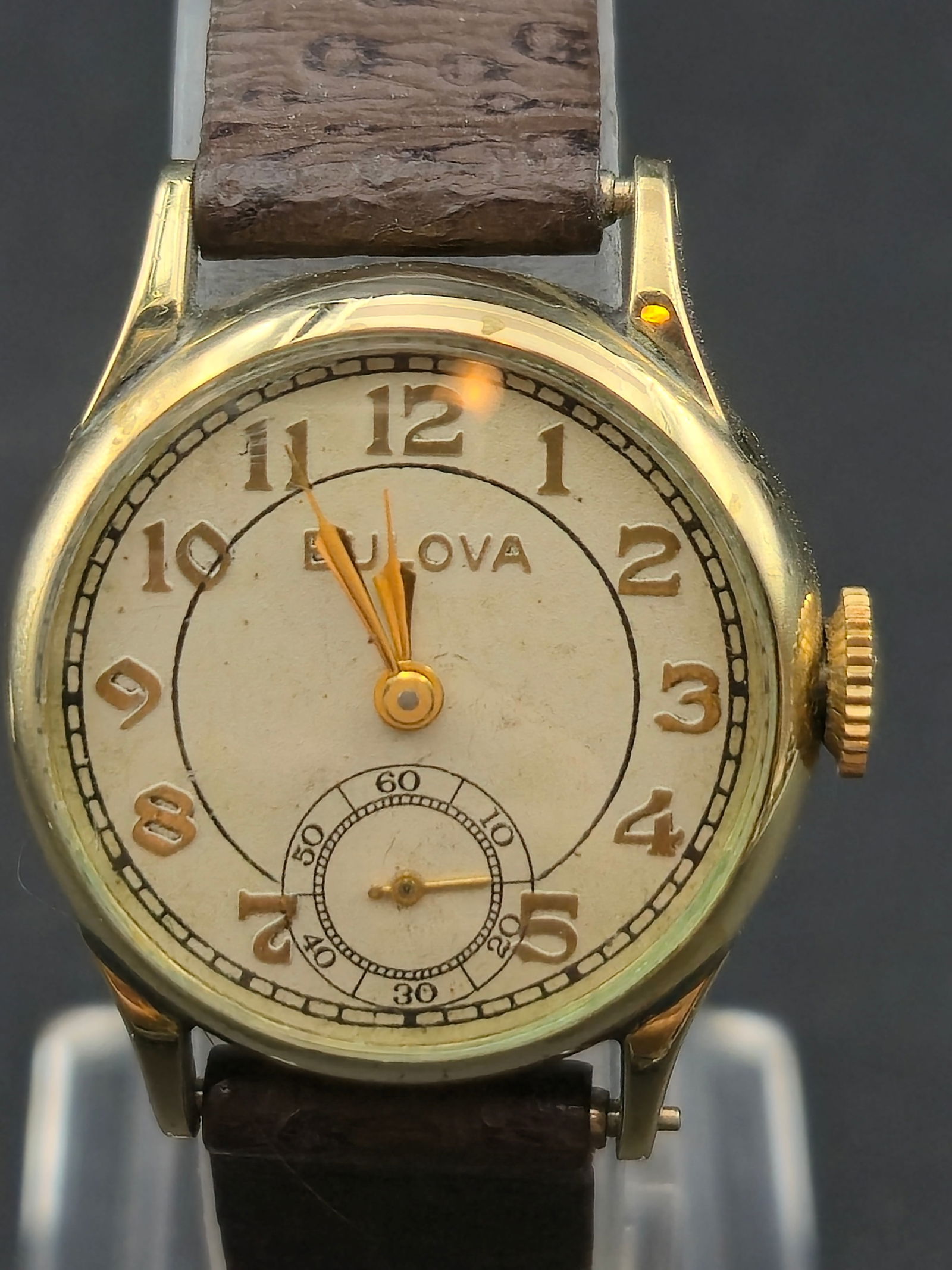 1941 Bulova 15J Small Seconds 26mm 10K Rolled Gold Plate Runs: 1941 Bulova wristwatch featuring cream dial with applied Arabic numerals and small seconds subdial at 6. Dial signed Bulova with outer minute track and railroad style inner seconds track.Manual wind m