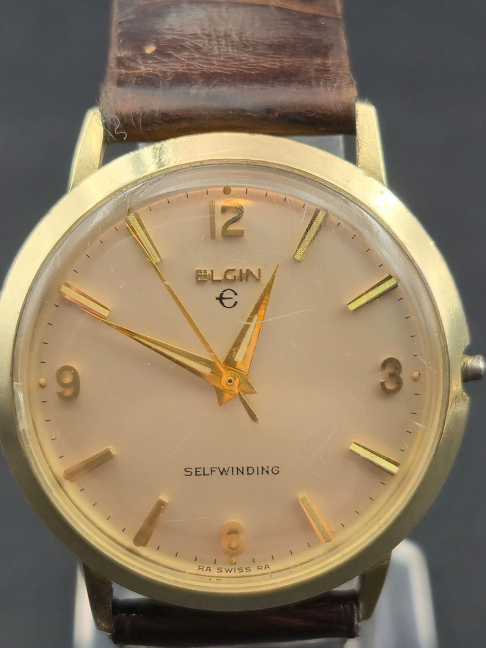 1960s Elgin Self Winding 925 Automatic 32mm Exhibition Back: Vintage 1960s Elgin automatic featuring a silver sunburst dial with applied gilt baton markers and Arabic numerals at 12, 3, 6, and 9. Signed ELGIN with period correct logo and SELF WINDING designatio