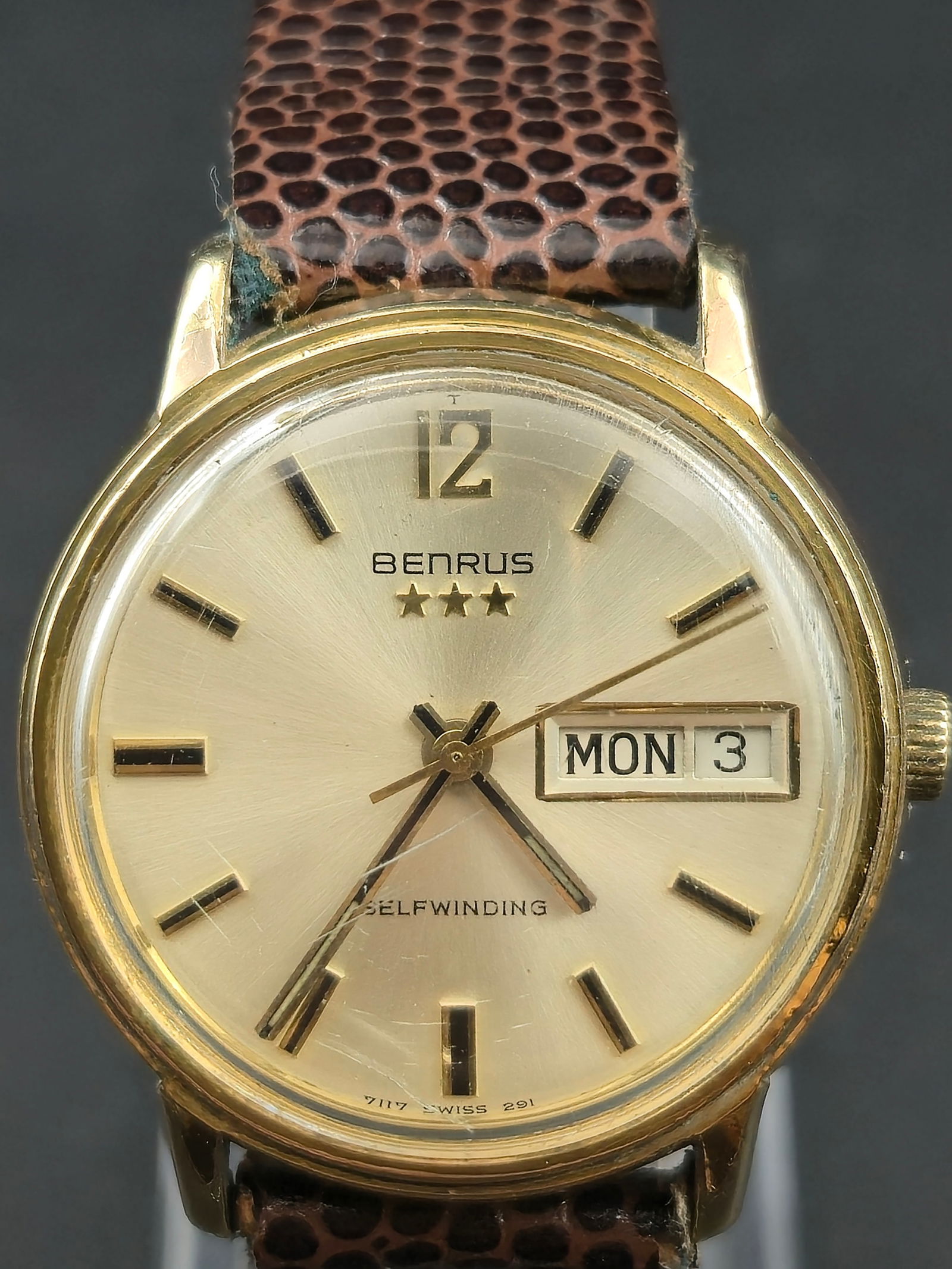 1970 Benrus Series 7001 Day Date Auto 17J Gold Plate 34mm Running: Vintage 1970 Benrus Series 7001 automatic wristwatch powered by a Swiss 17 jewel movement marked Benrus Watch Co Inc Swiss, Model GR 2D, Unadjusted. Case back marked Series 7001, Self Winding, Dustpro