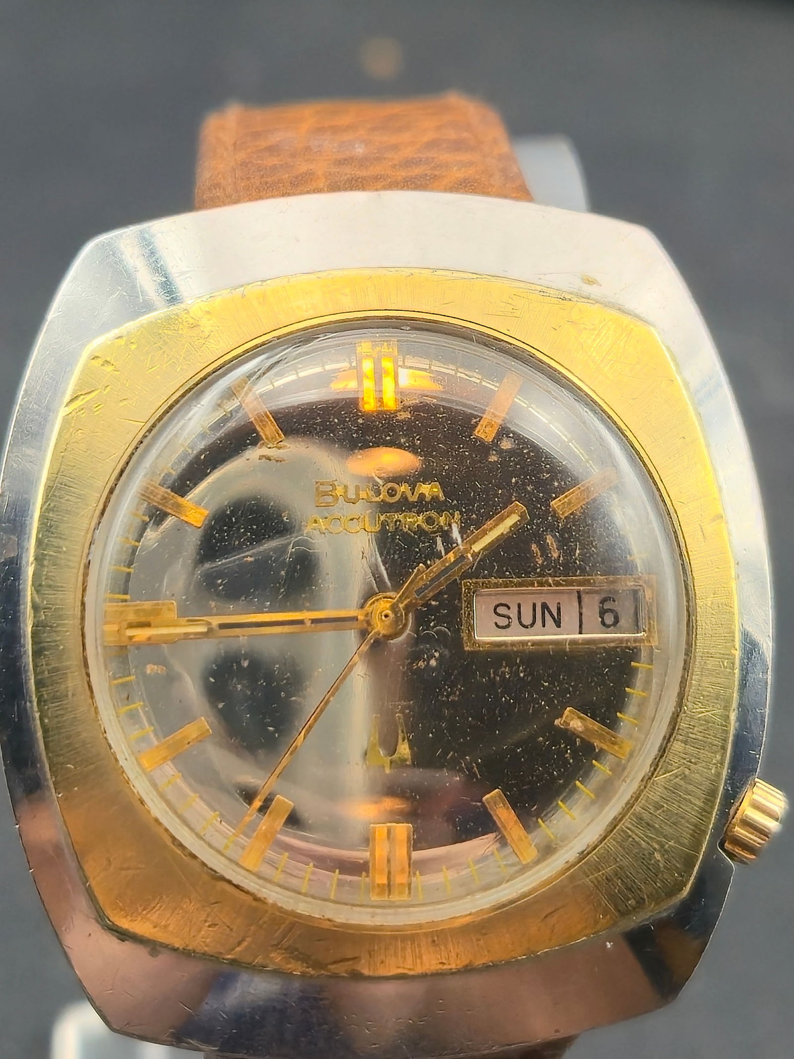 1974 Bulova Accutron 2182 39mm Stainless Steel Gold Bezel Day Date N4 Chrome Dial Running (1 of 10)