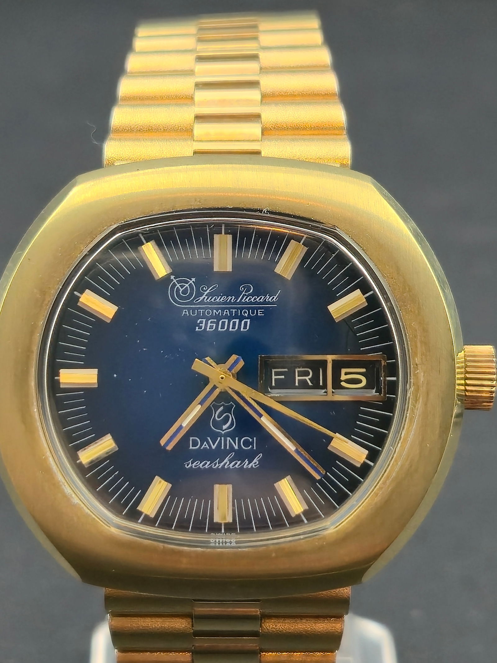 Lucien Piccard Seashark 36000 DaVinci 41mm Gold Tone Automatic Day Date Runs (1 of 11)