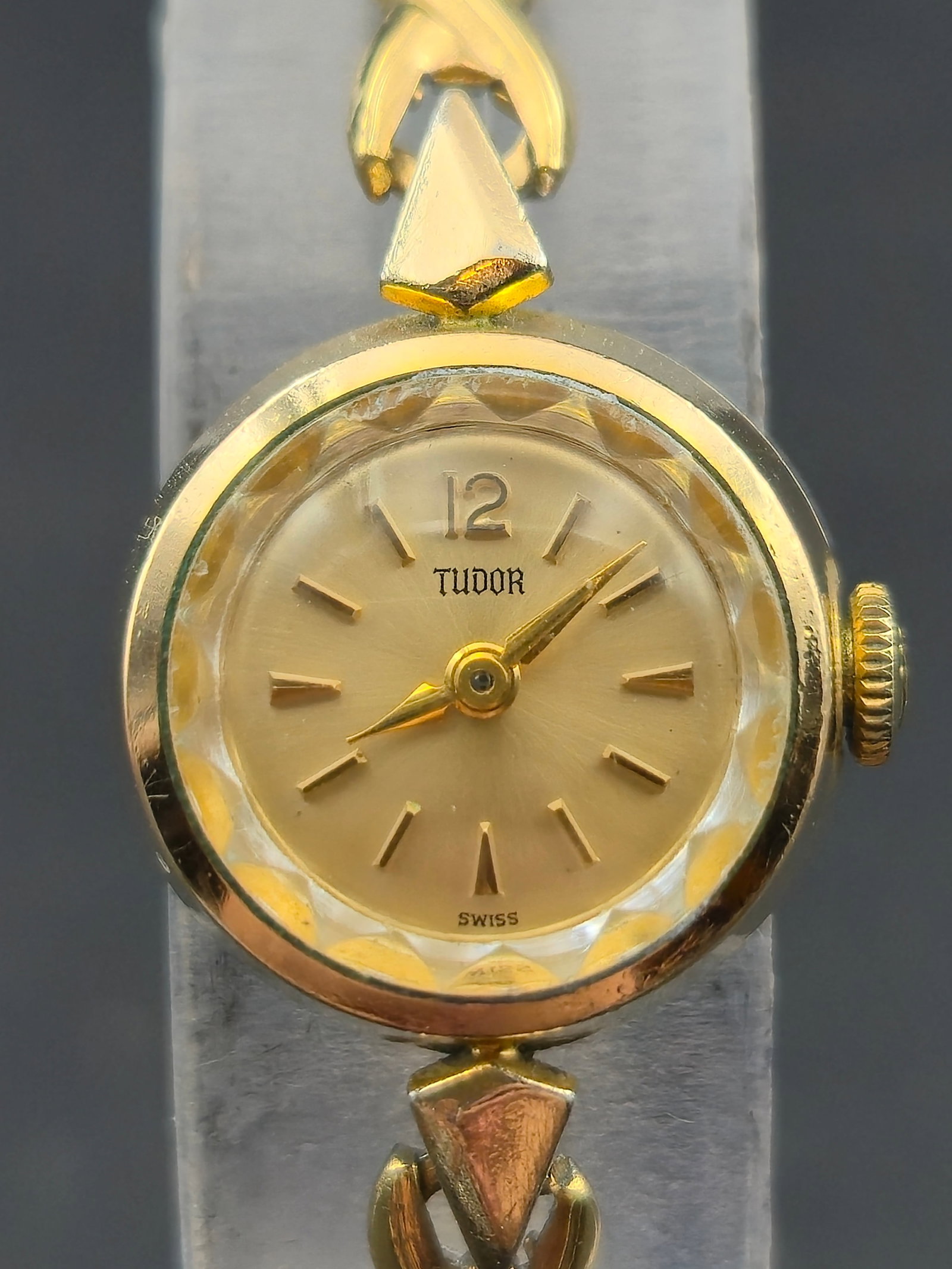 Tudor Ladies 17 Rubies Swiss 20 Micron Gold Plated 17mm Bracelet Watch Boxed Running Vintage (1 of 13)