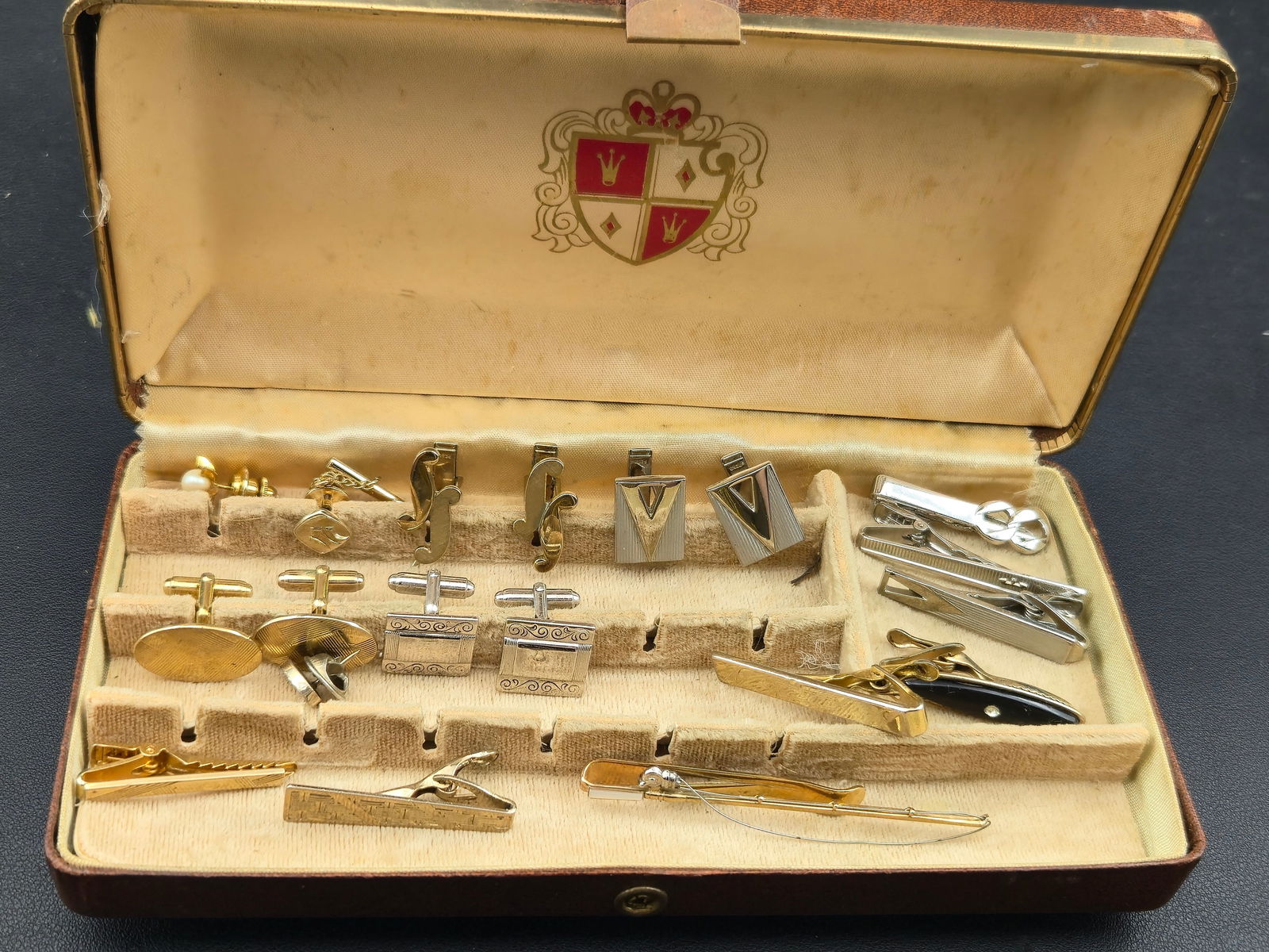Vintage Cufflink & Tie Clip Lot with Presentation Case Gold & Silver Tone: Vintage men’s cufflink and tie clip assortment housed in original fitted presentation case. Includes multiple cufflink pairs in gold-tone and silver-tone finishes, engraved and modernist designs, an