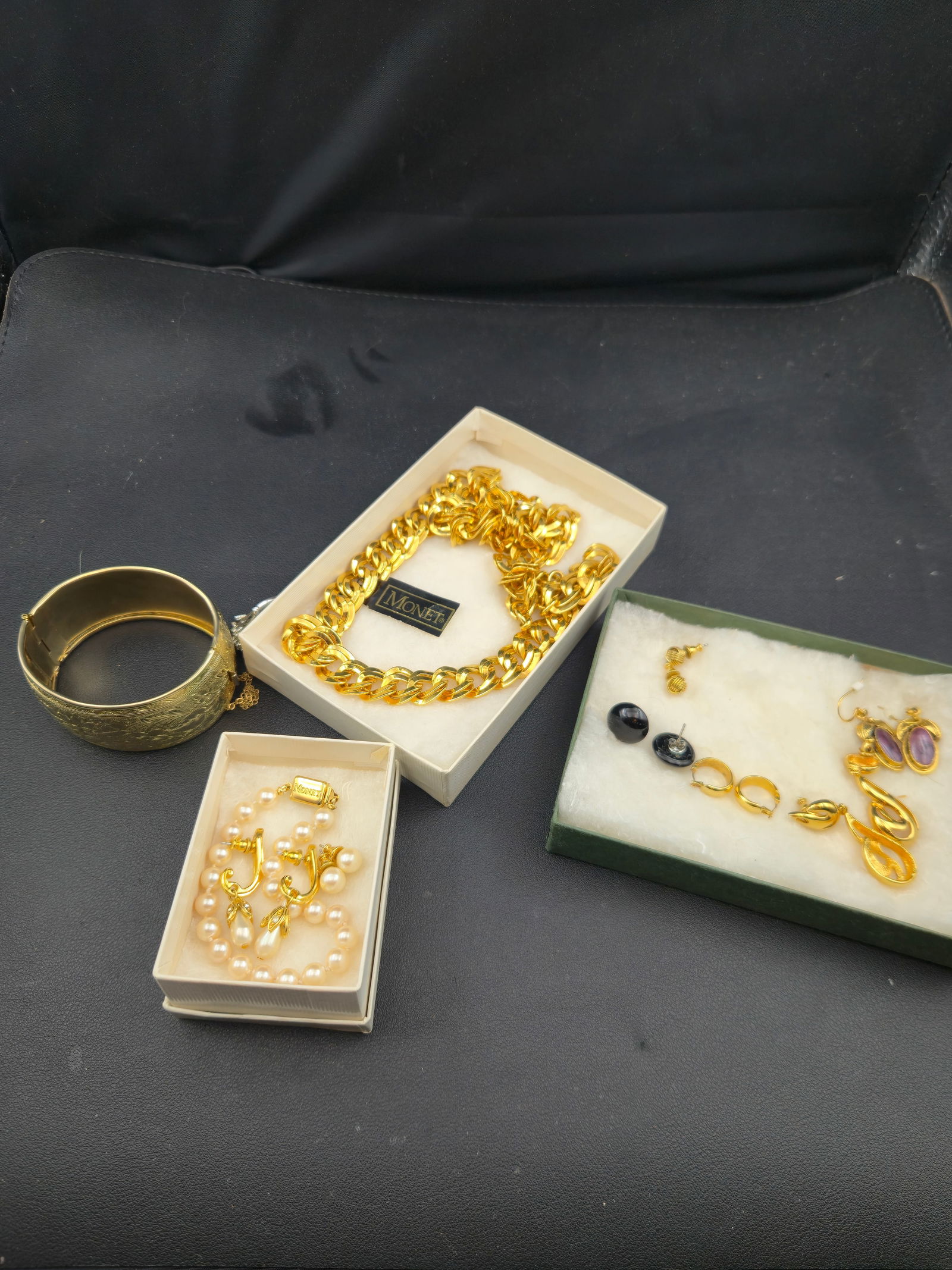 Monet Necklace Pearl Set HGE Ring Gold Tone Bangle & Costume Jewelry Lot (1 of 6)