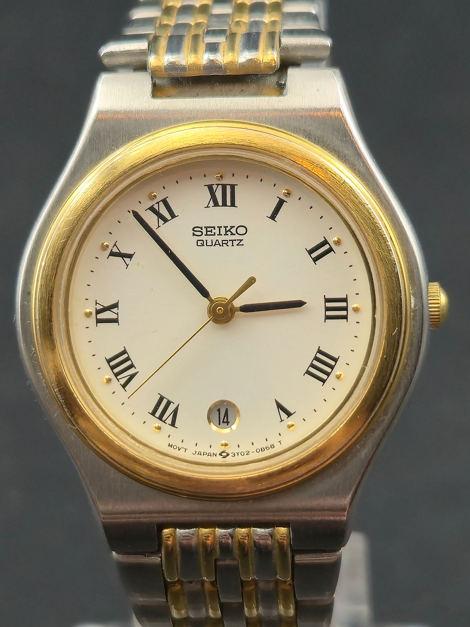 1992 Seiko 3Y02-0470 26mm Two Tone Quartz Date Watch Steel Base Metal Bezel Runs (1 of 9)