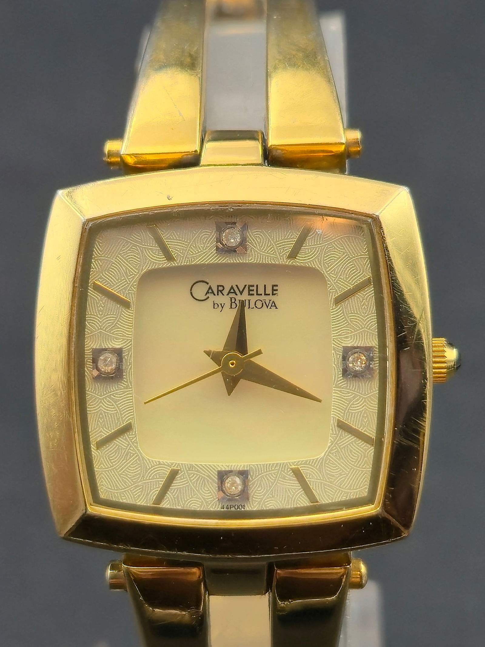 Caravelle by Bulova C923015 25mm Gold Tone Quartz Ladies Watch Stainless Back (1 of 9)