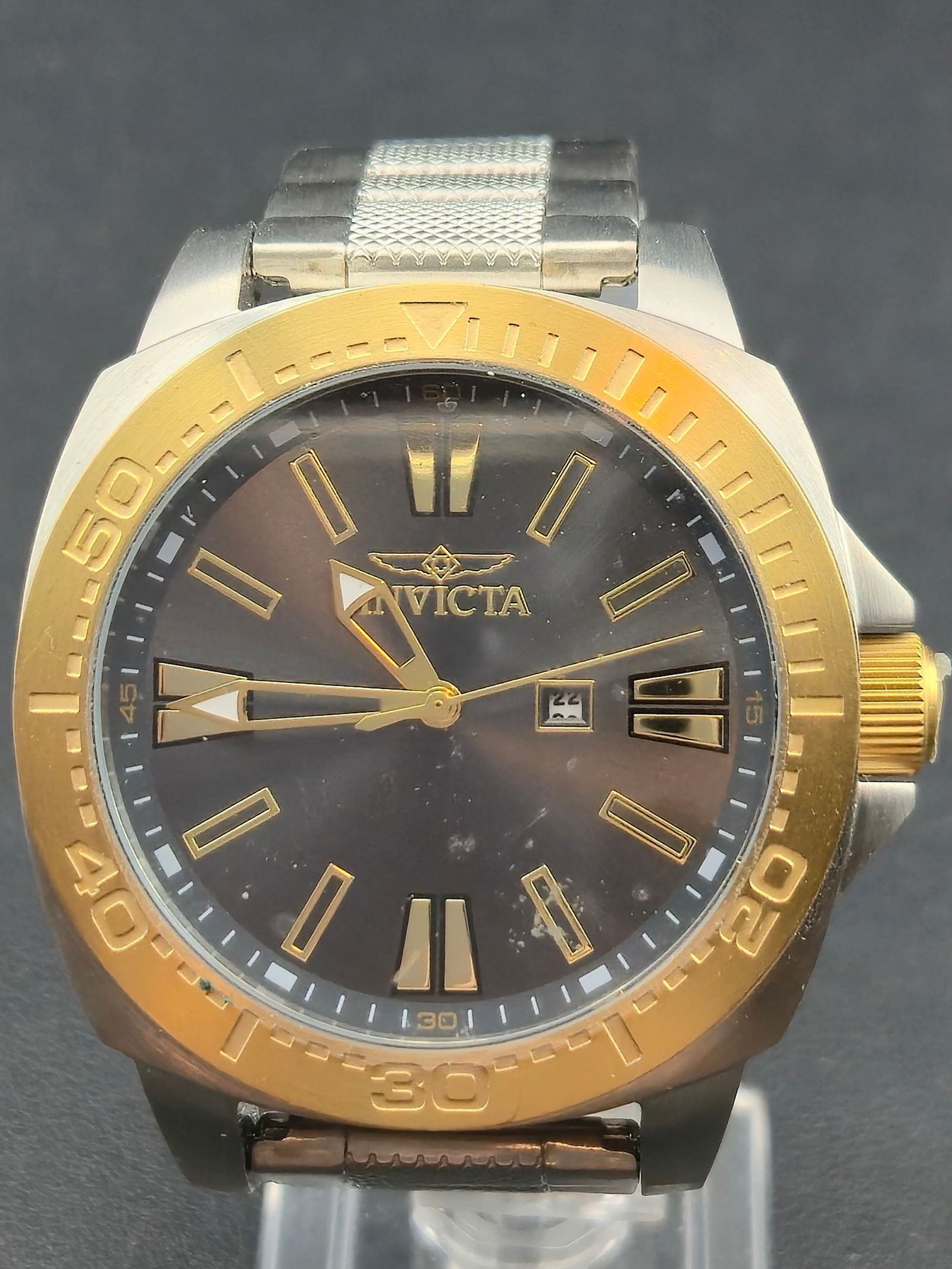 Invicta Speedway Momentum 49mm Two Tone Steel Gold Black Dial 50M Quartz Watch Running New Battery (1 of 9)