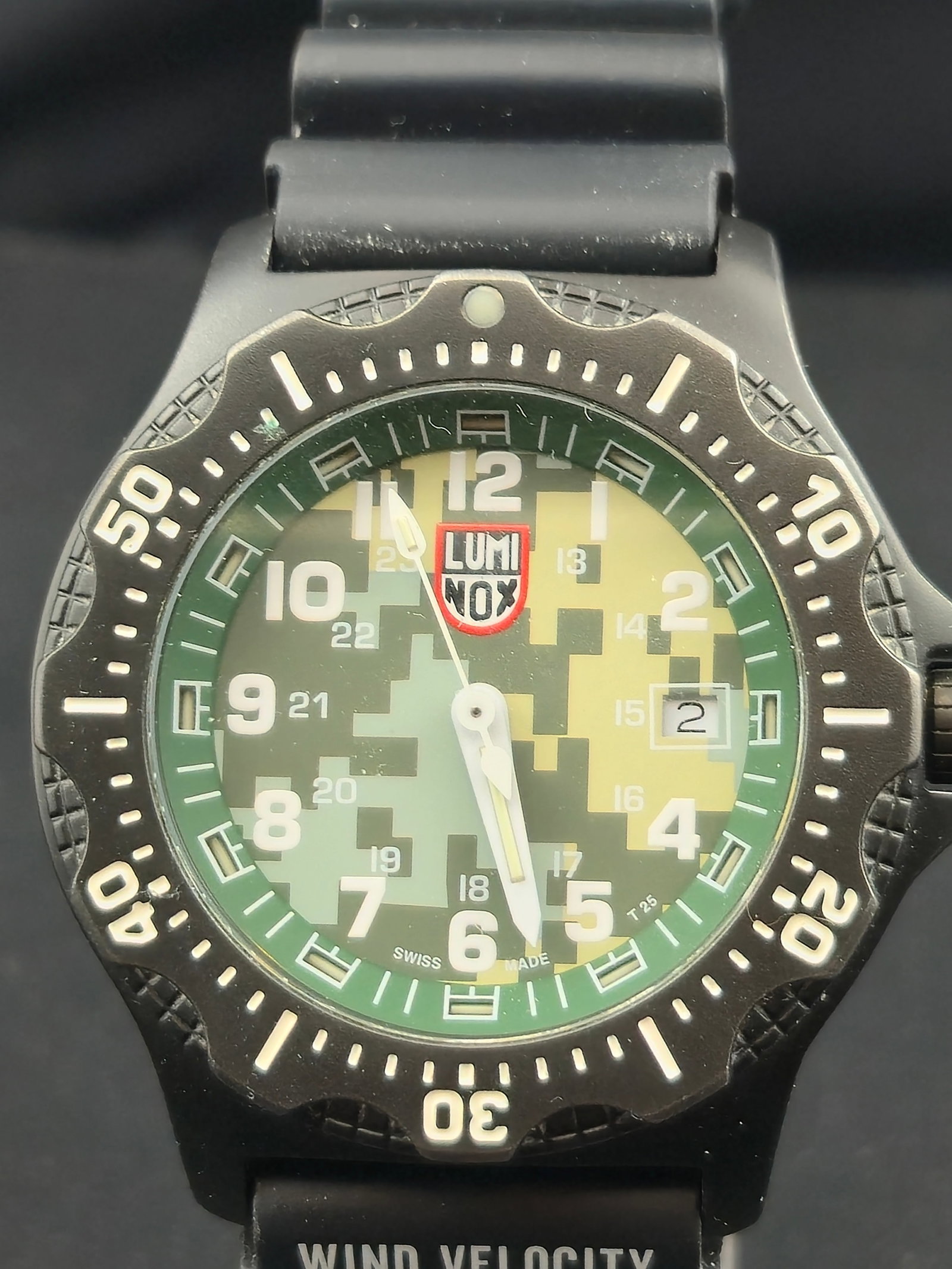 Luminox Navy SEAL Series 8400 44mm Stainless Steel 200m Swiss Quartz Camo Dial Watch New Battery: Luminox Navy SEAL Series 8400 Swiss quartz dive watch featuring camouflage dial with inner 24-hour scale and date at 3. Dial marked Diver Professional 200 Meters and Swiss Made. Unidirectional rotatin