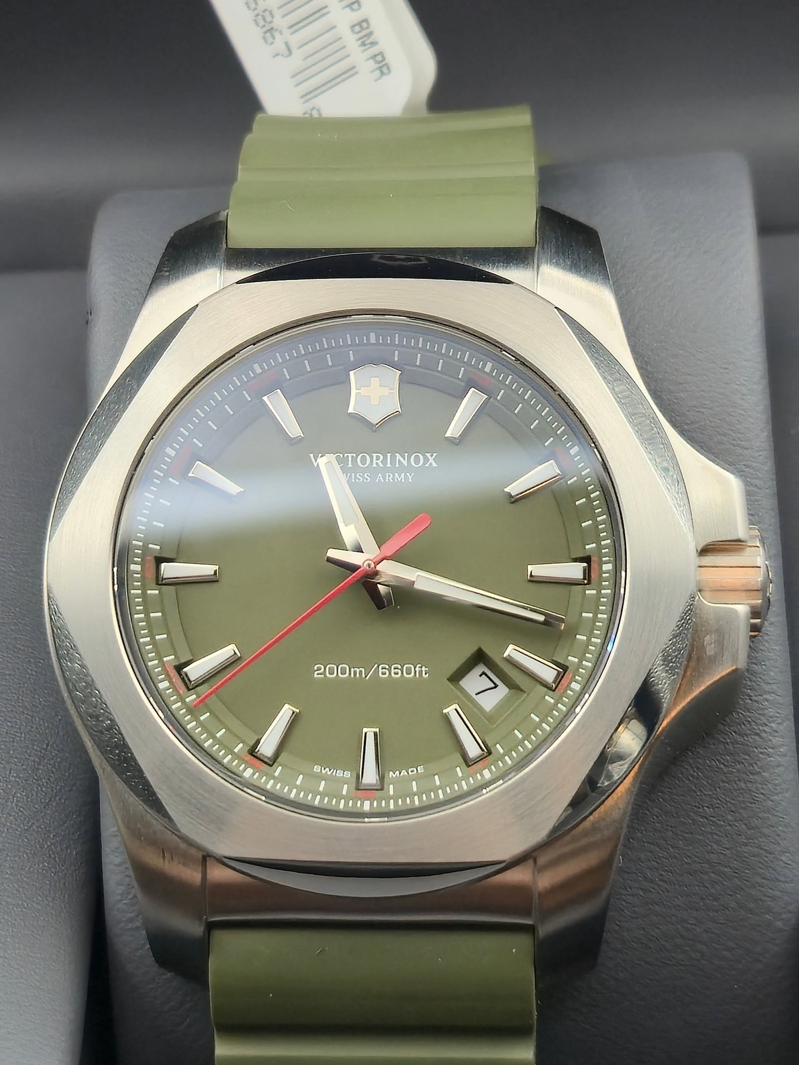 NOS Victorinox Swiss Army 241683.1 Green Dial 200M Rubber Strap 43mm New Battery: New old stock Victorinox Swiss Army reference 241683.1 featuring olive green dial with applied luminous markers, red seconds hand, date at 4:30, and 200m/660ft depth rating.Stainless steel case with s