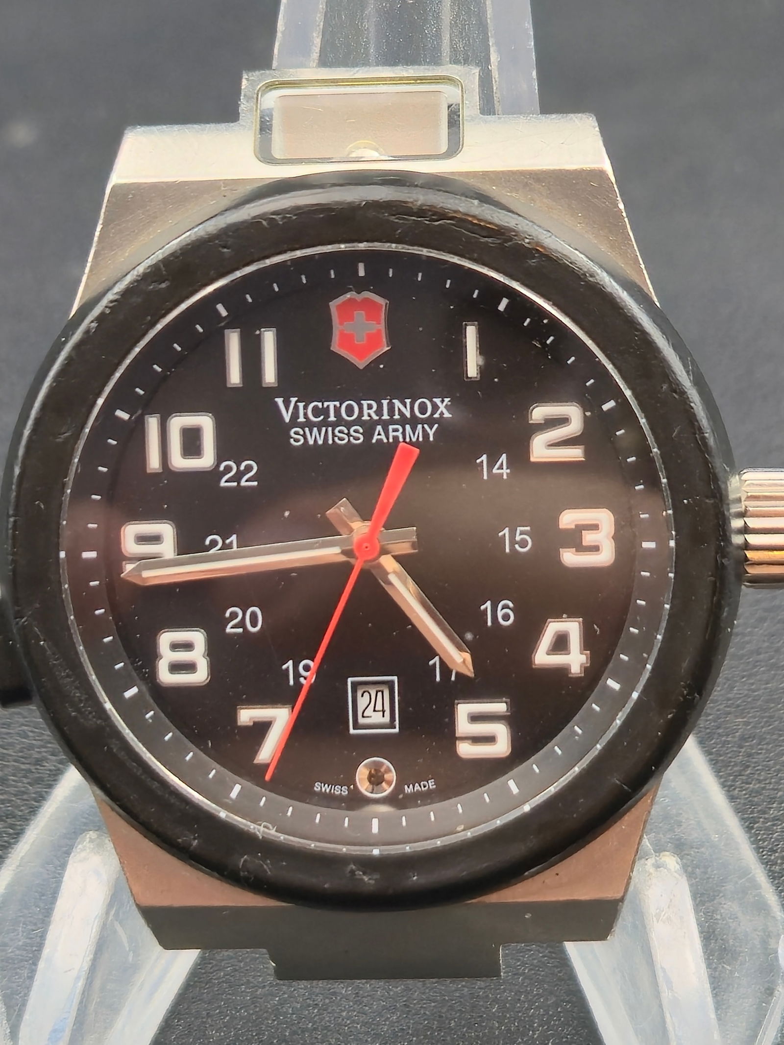 Victorinox Swiss Army Night Vision Quartz Field Watch Black Dial Date Stainless Steel Box c2000s (1 of 10)