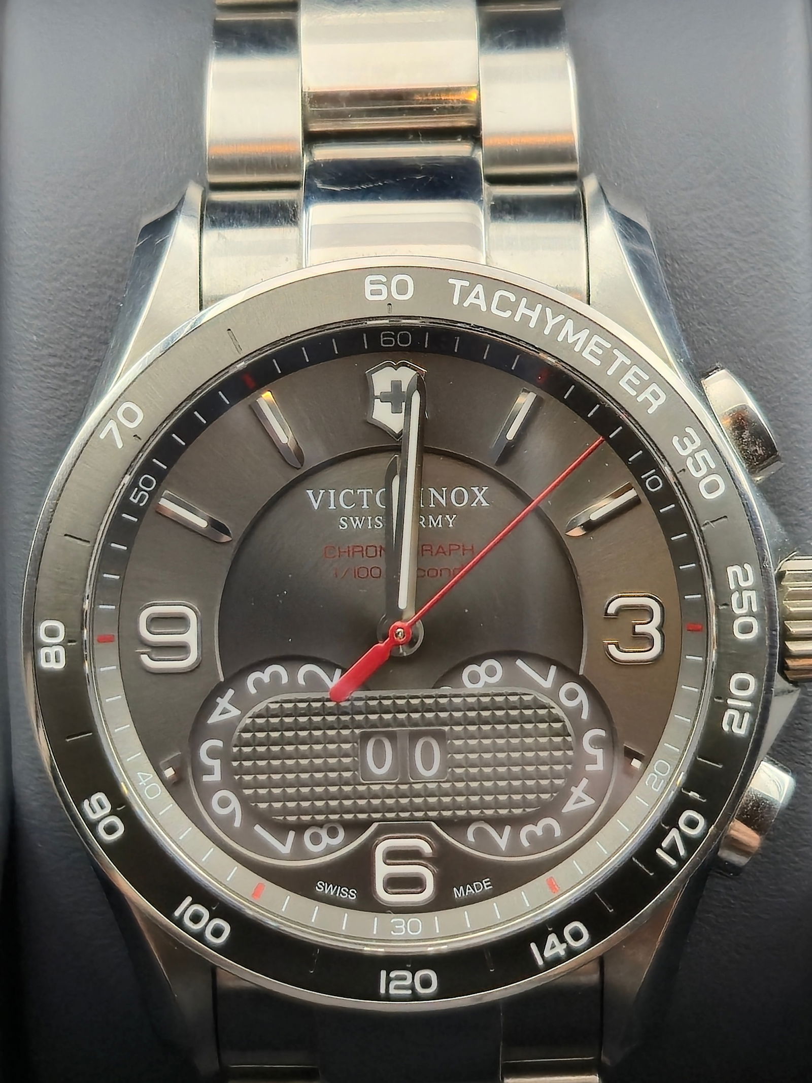 Victorinox Swiss Army Chronograph Tachymeter Quartz Watch 42mm Stainless Steel Box c2000s (1 of 12)